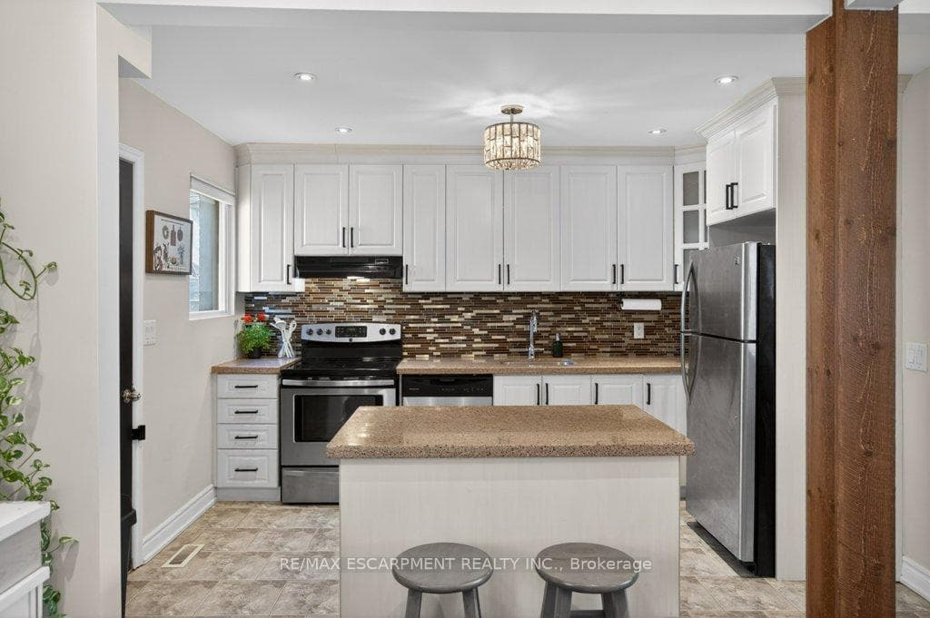86 Barons Avenue photo 18