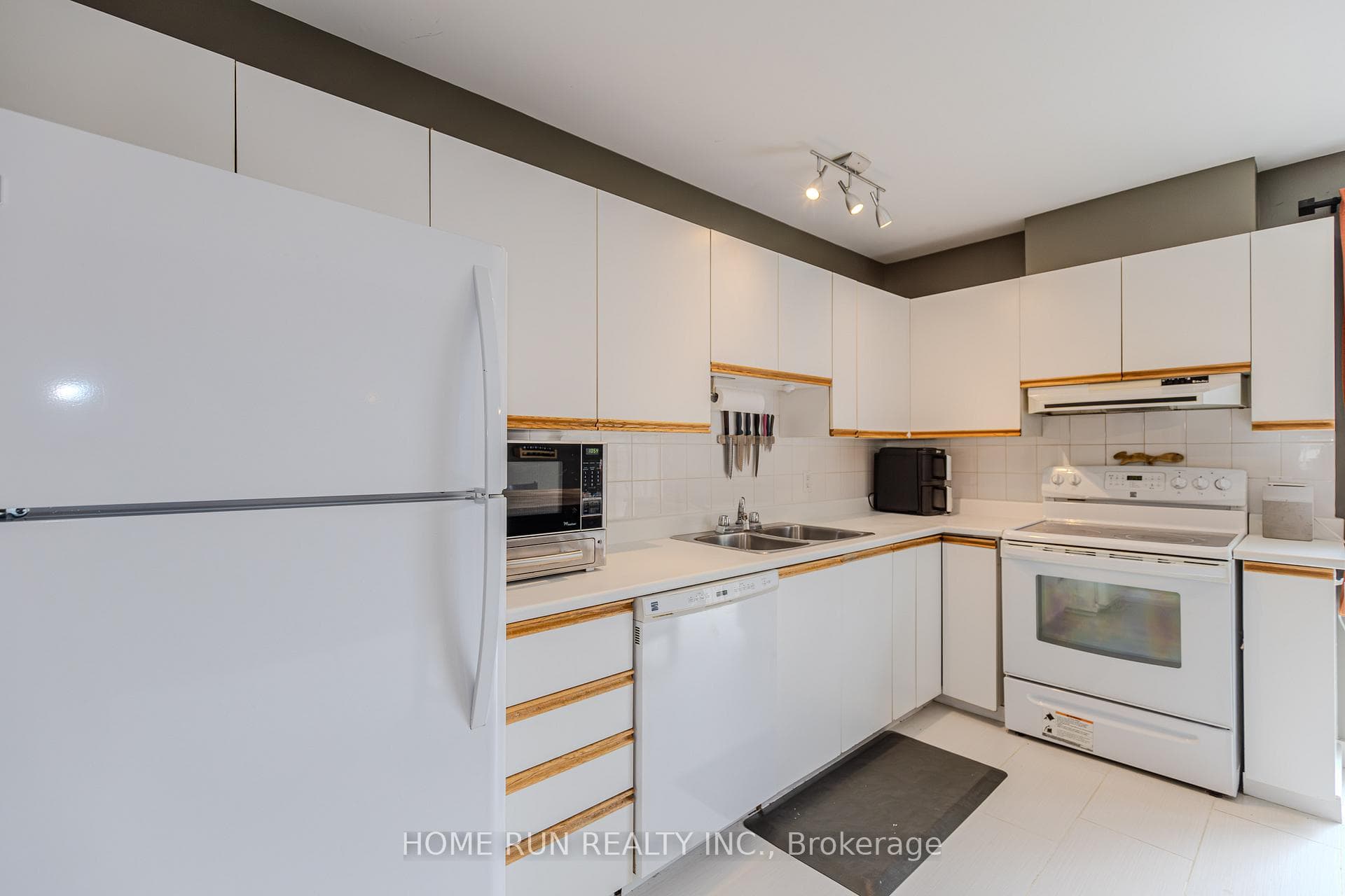 2828 Richmond Road Unit 24 photo 23