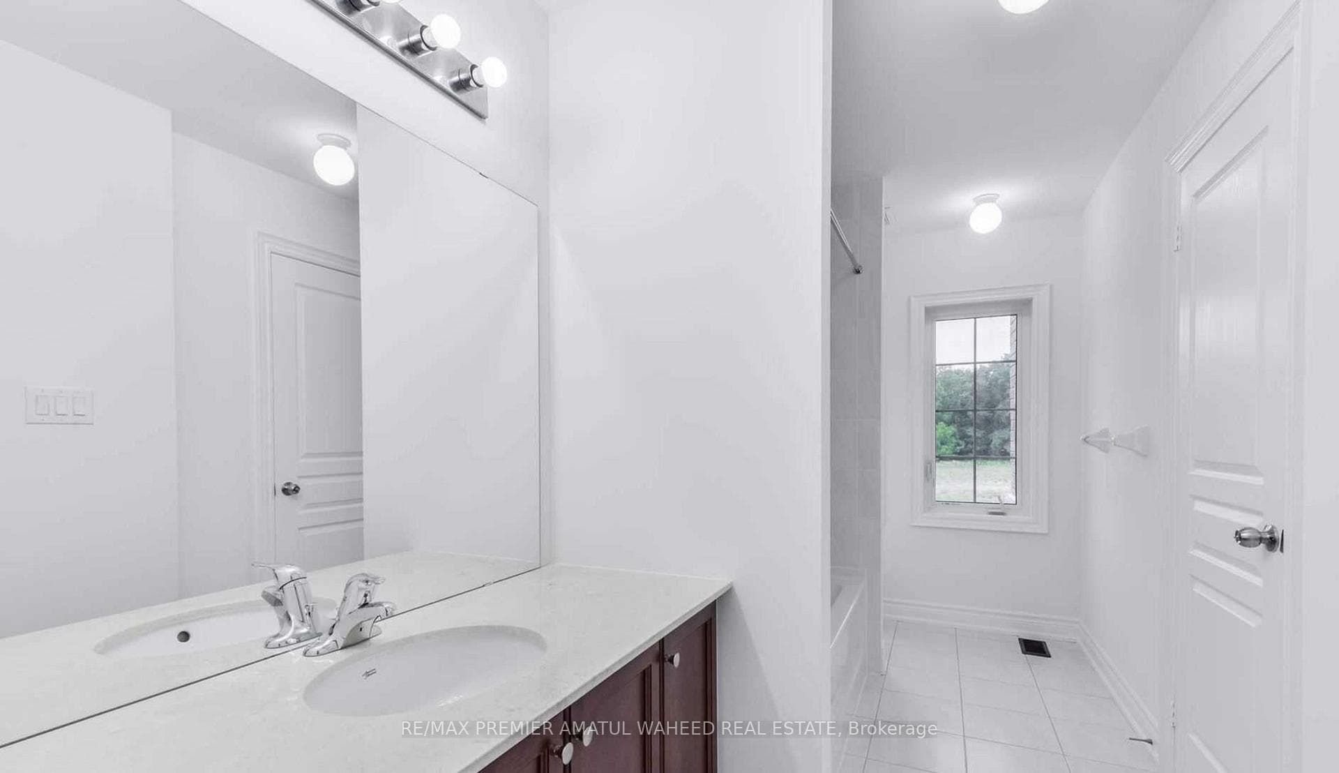596 Mactier Drive photo 4