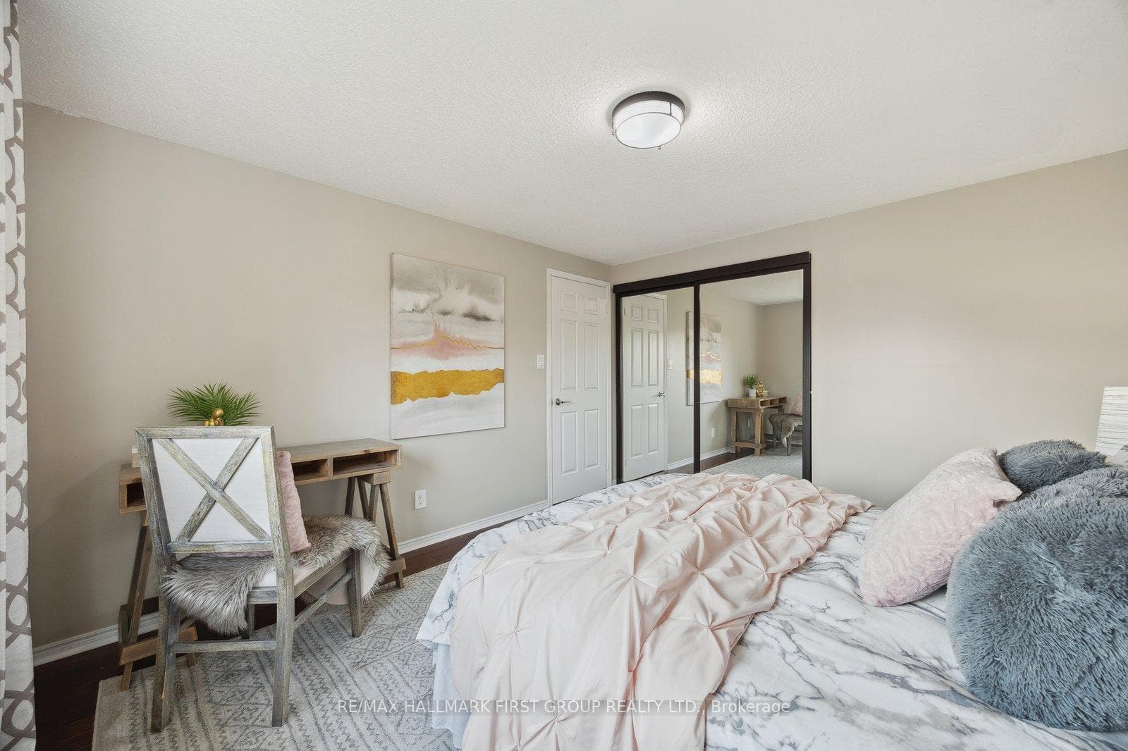 579 Sheppard Avenue photo 27