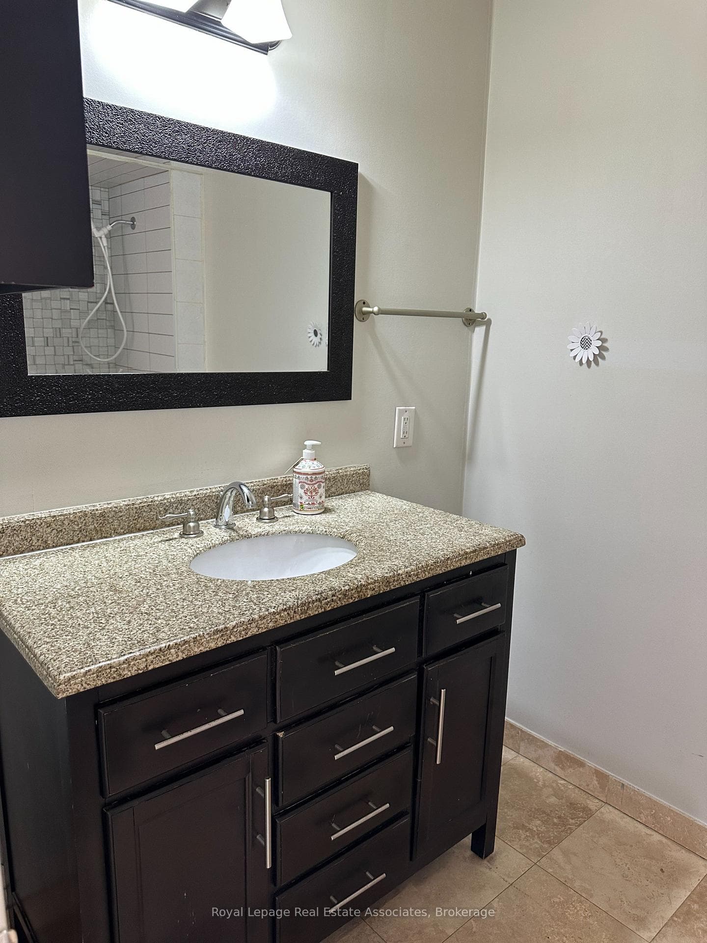 1590 Coram Crescent Unit Main photo 11