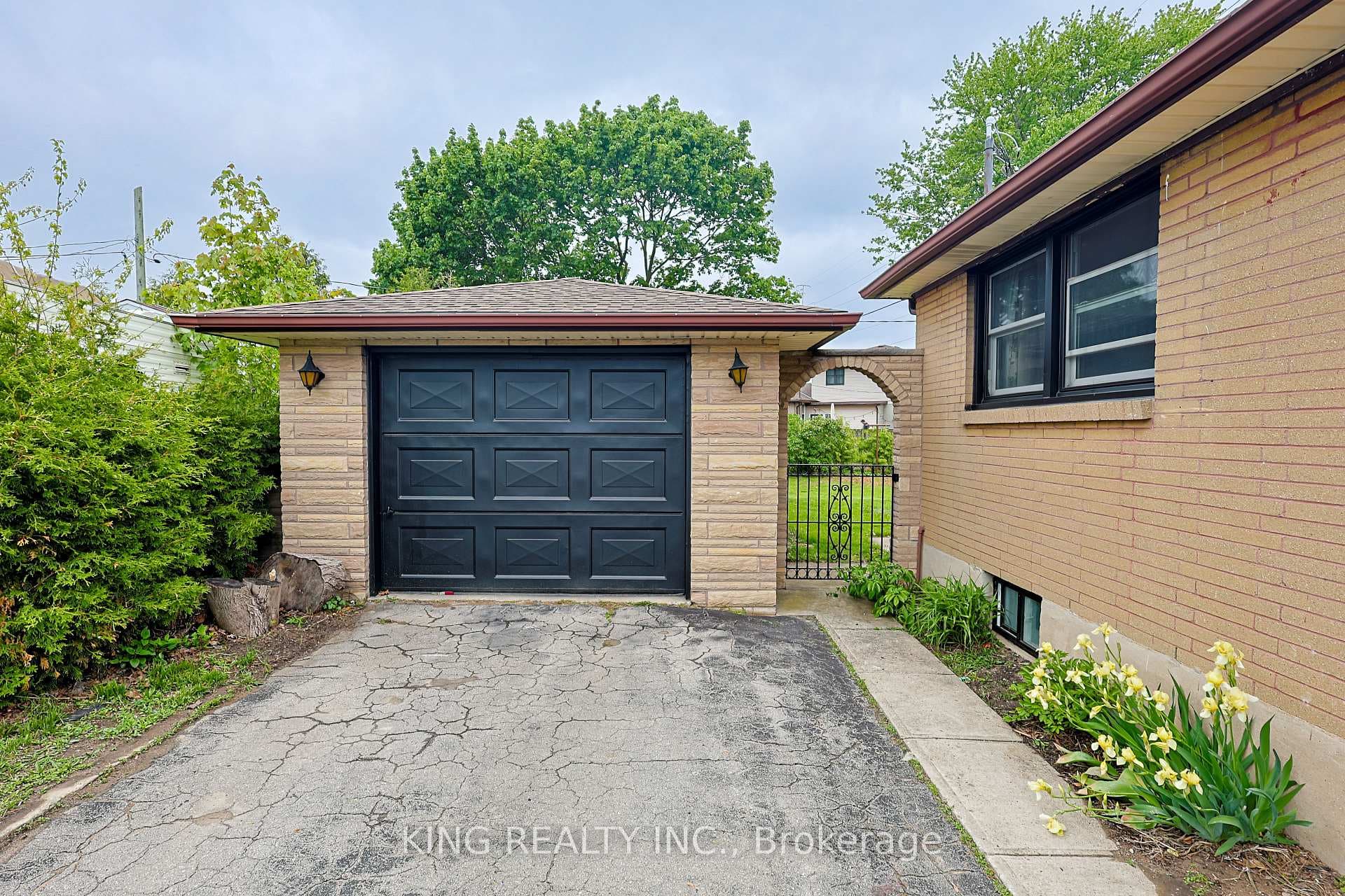54 Tweedsmuir Avenue photo 45