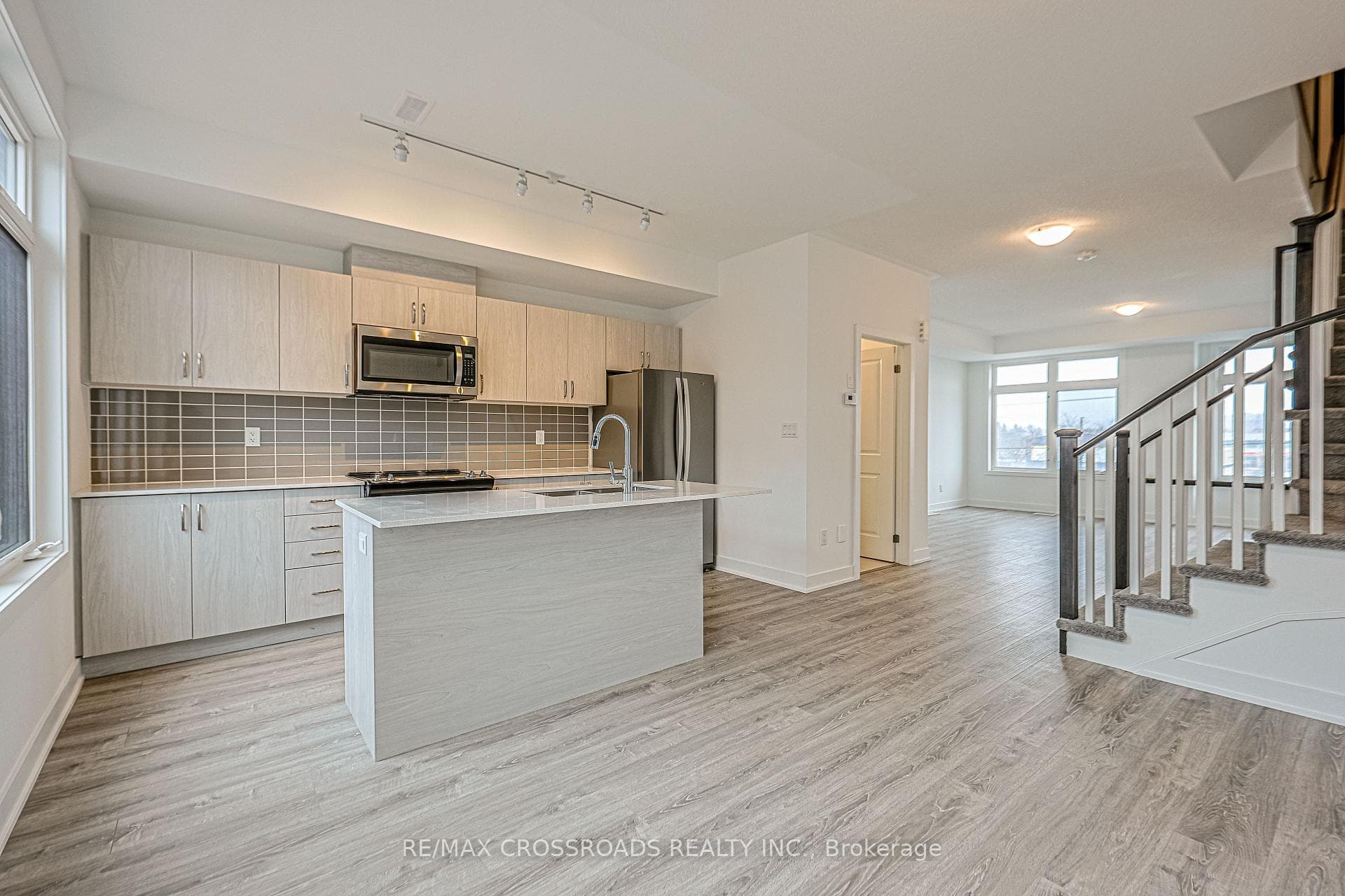 5504 Main St Avenue photo 1