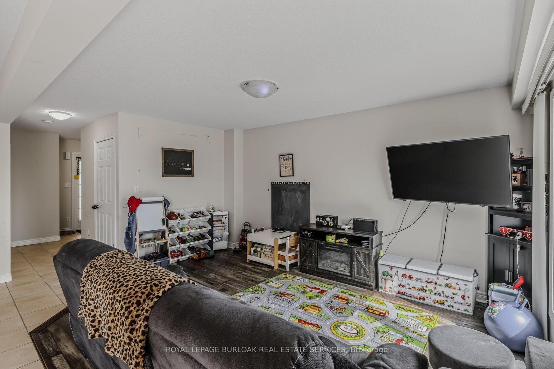 571 Champlain Avenue photo 13