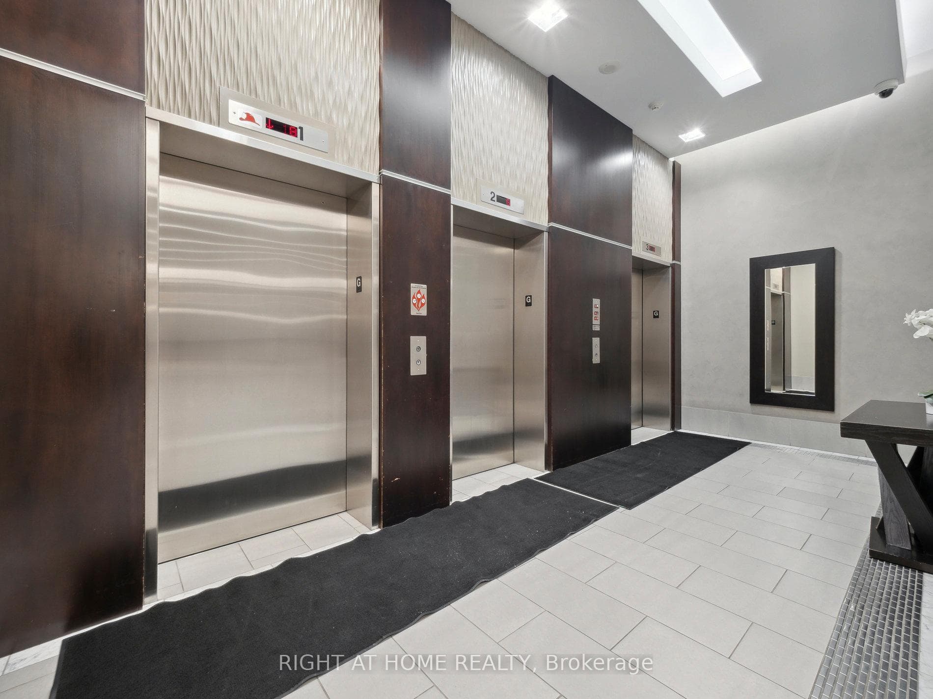 5791 Yonge Street Unit 1009 photo 6