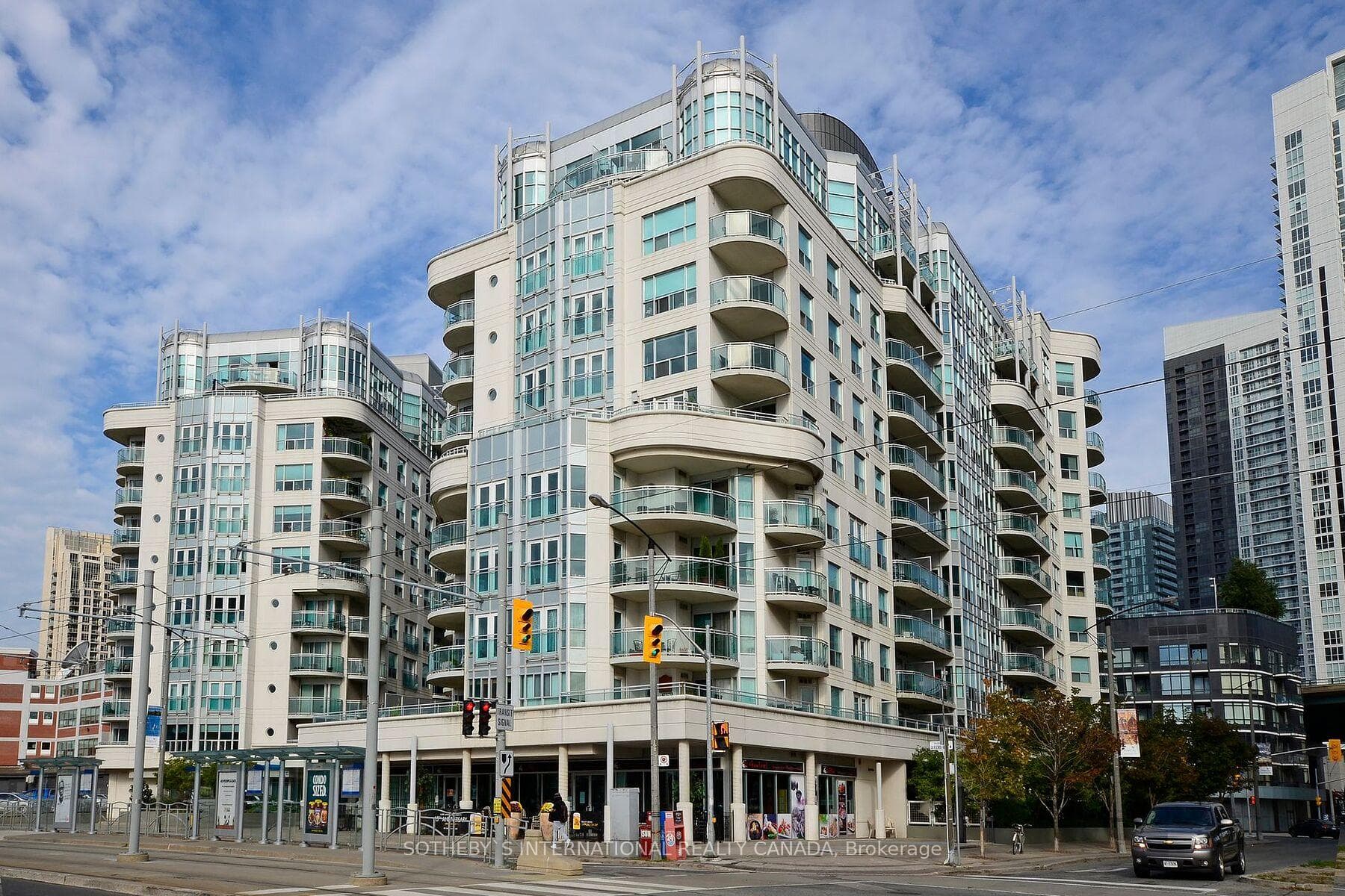 600 Queens Quay Unit 203 photo 1