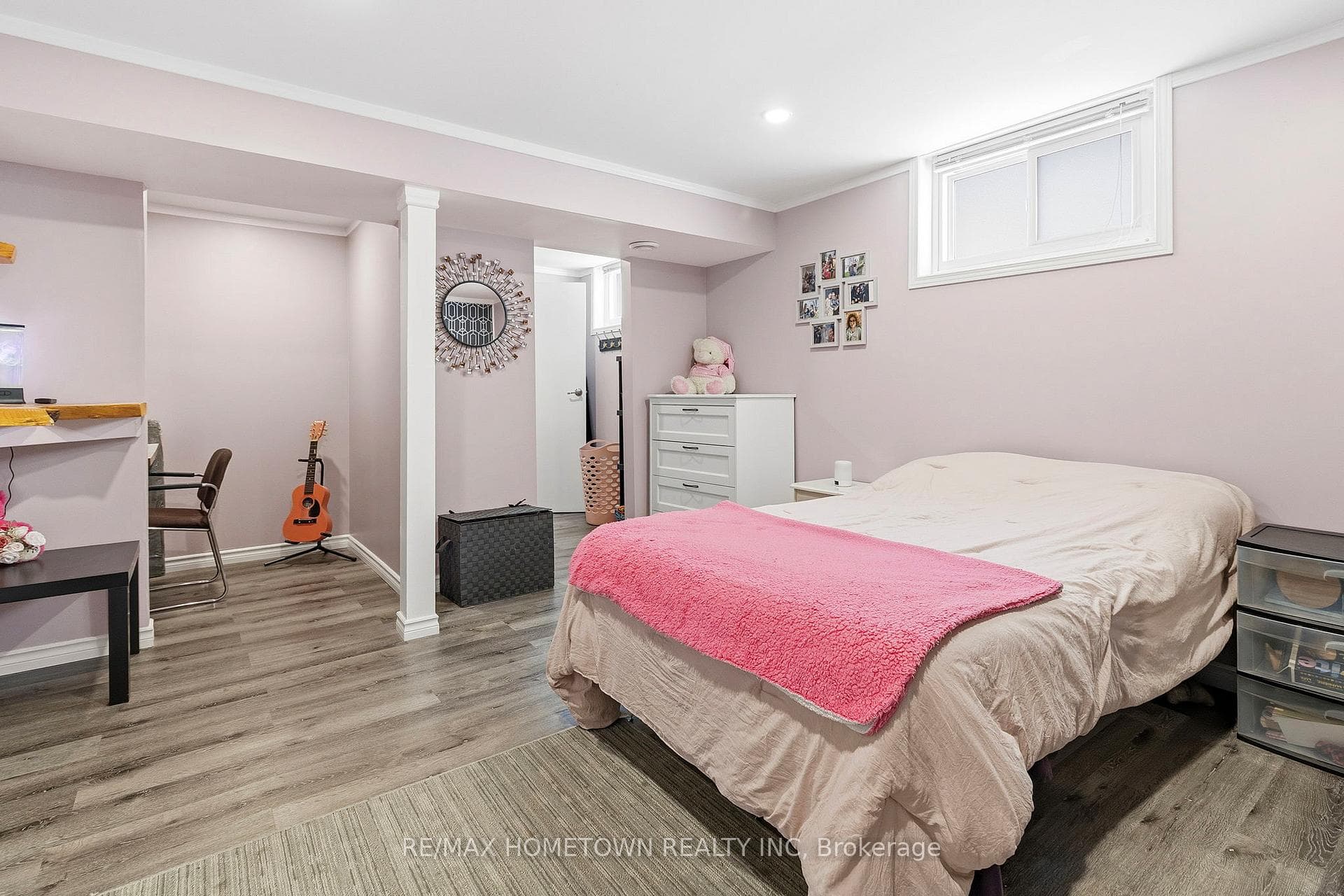 2038 Dundas Street photo 29