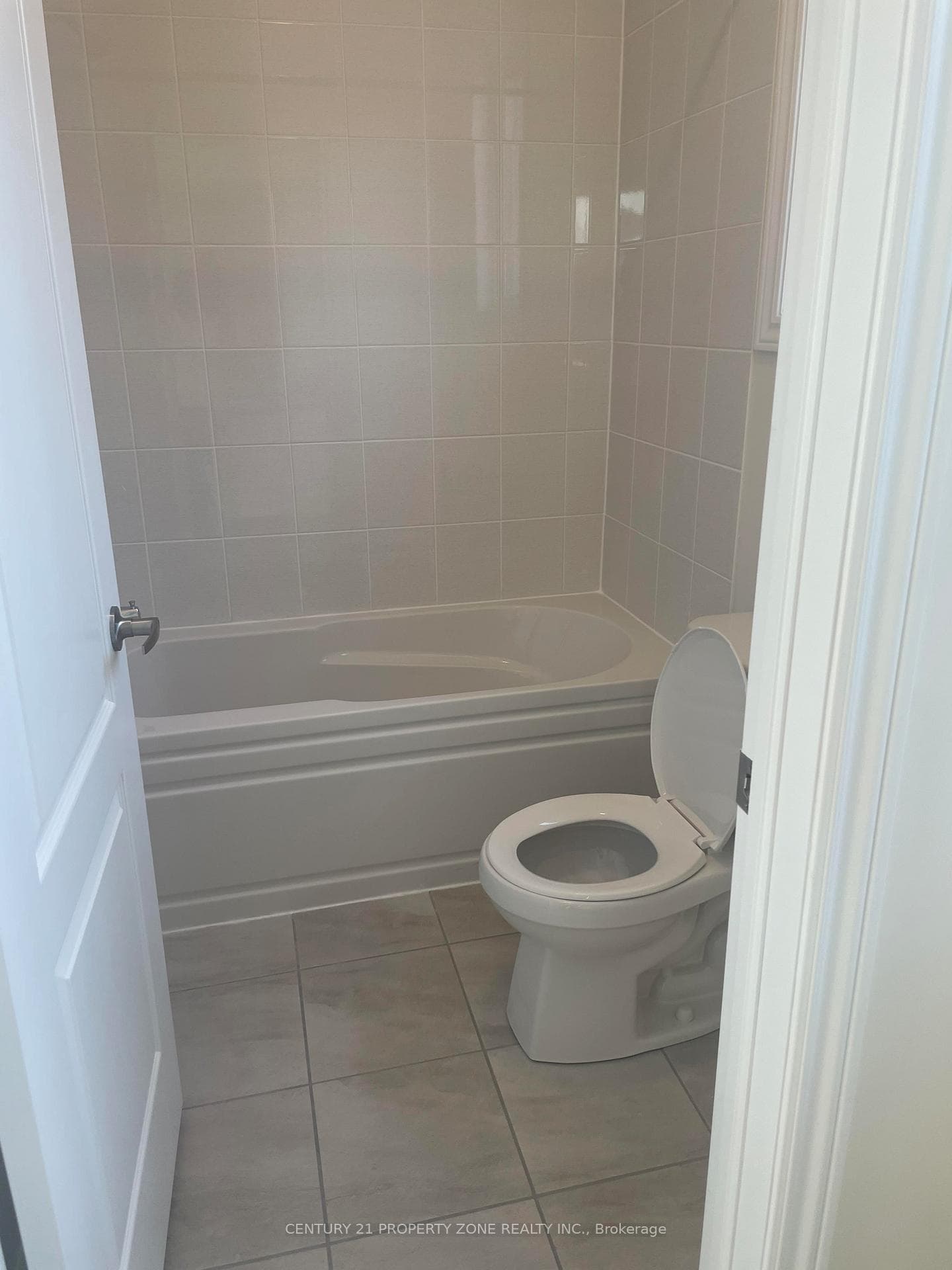 921 Rexton Drive photo 15