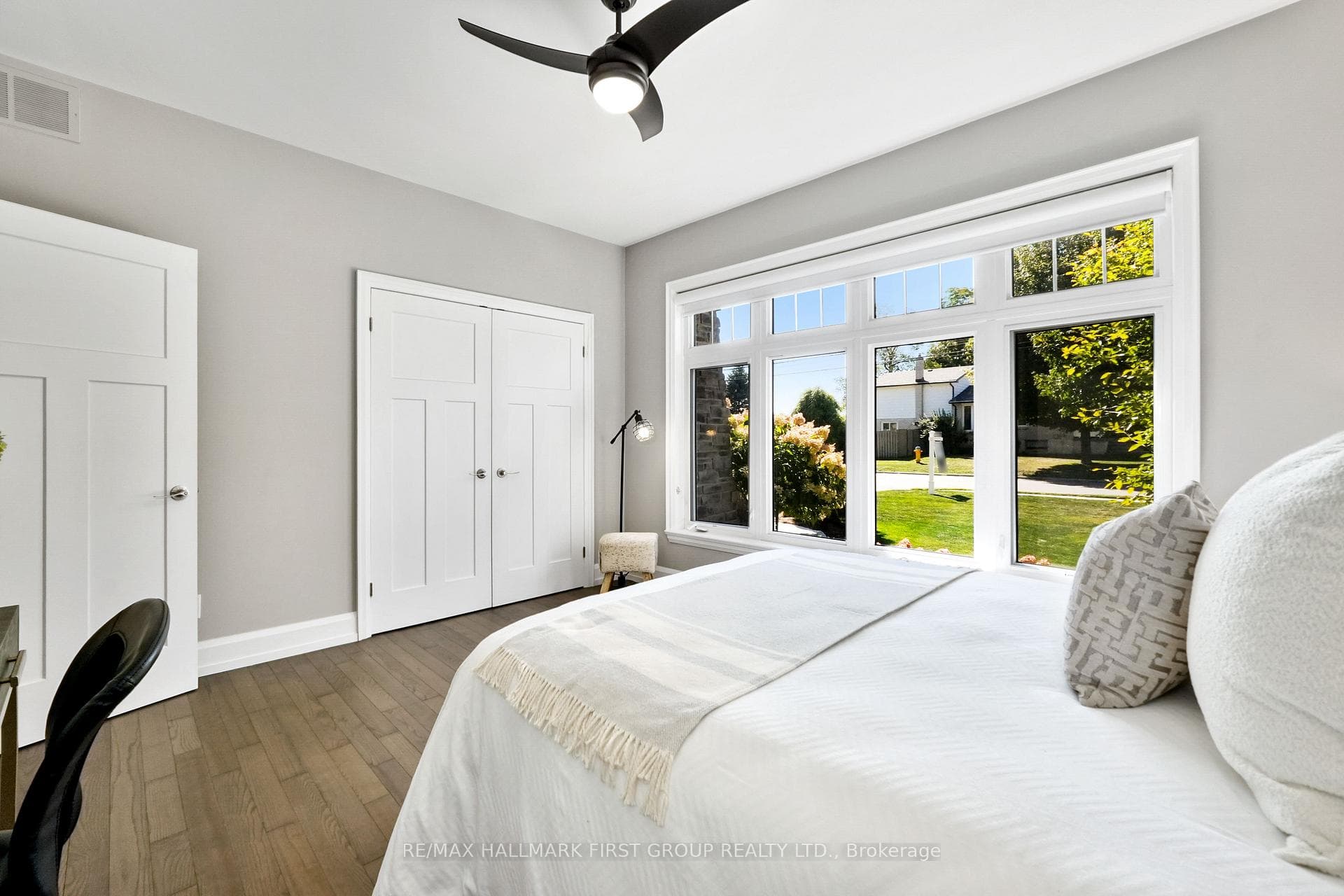 860 Burnham Street photo 34