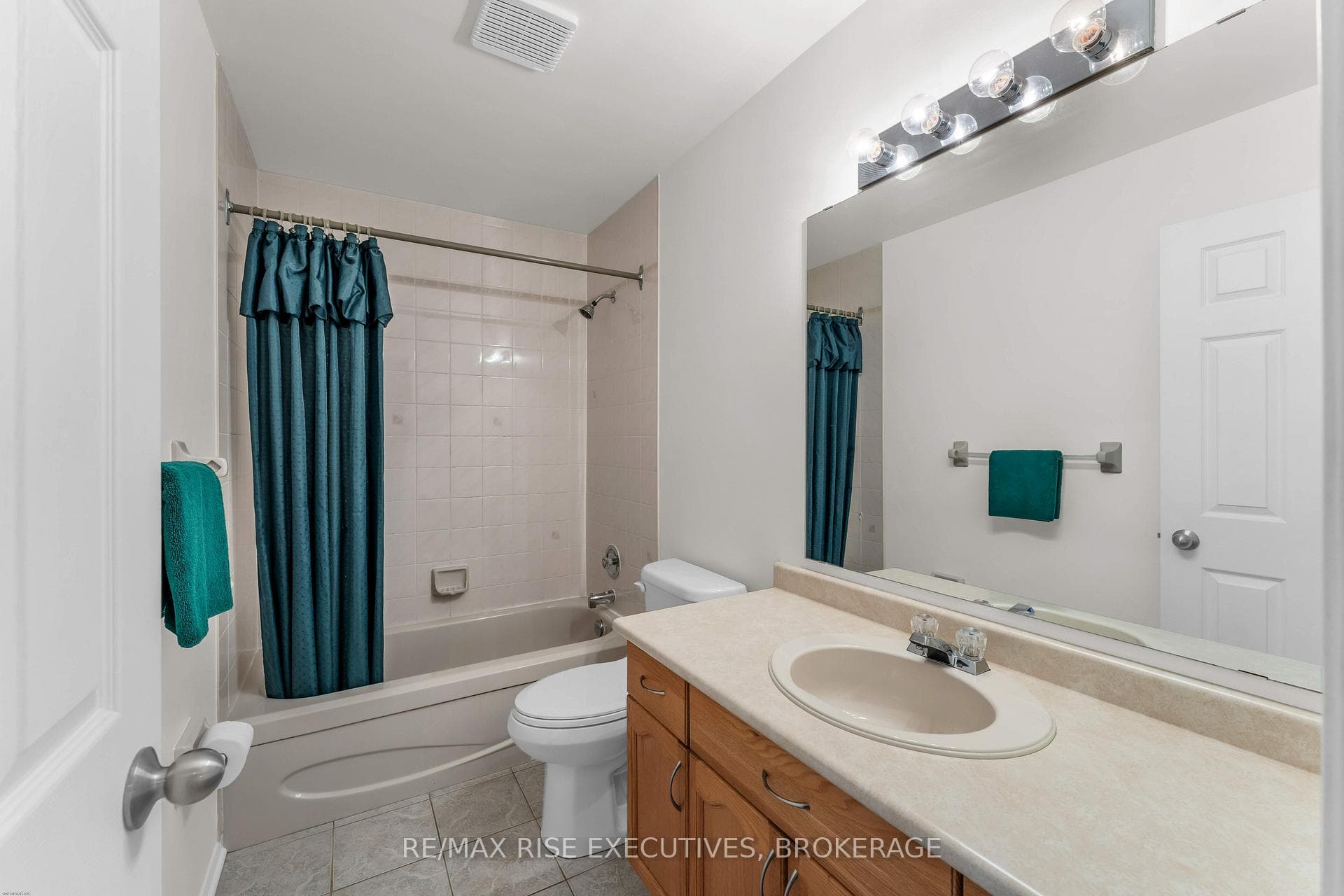 1304 Fisher Crescent photo 31