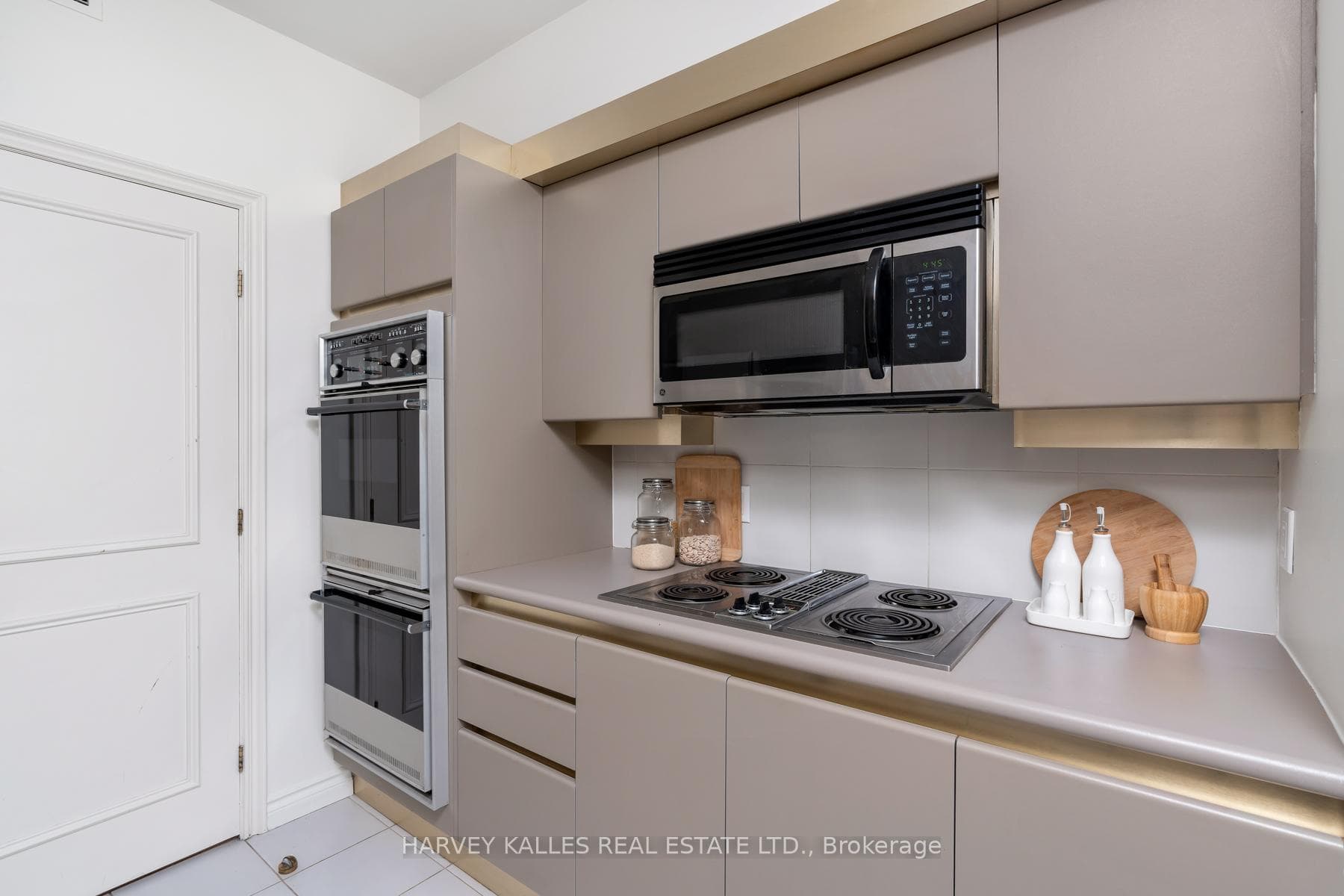 342 Spadina Road Unit 304 photo 19