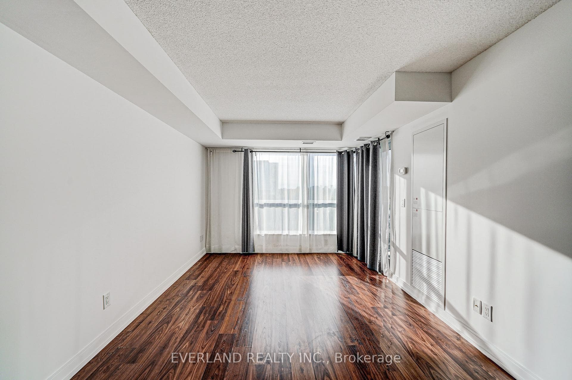 181 Village Green Square Unit 815 photo 10