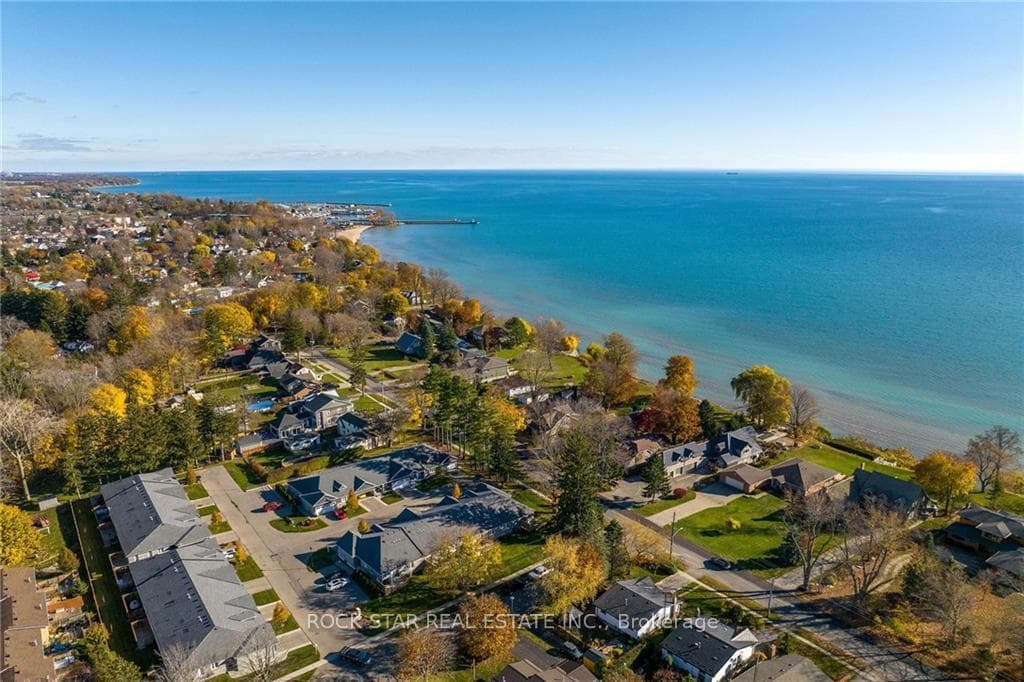 6 Thompson Drive photo 36