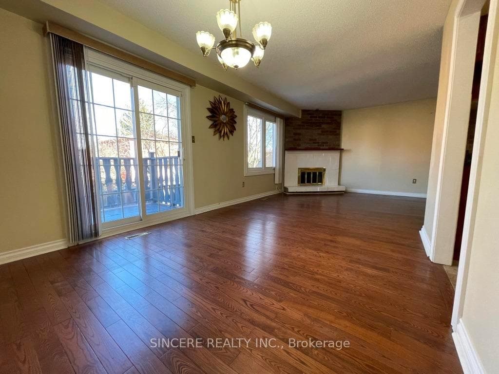 188 Daniels Crescent photo 7