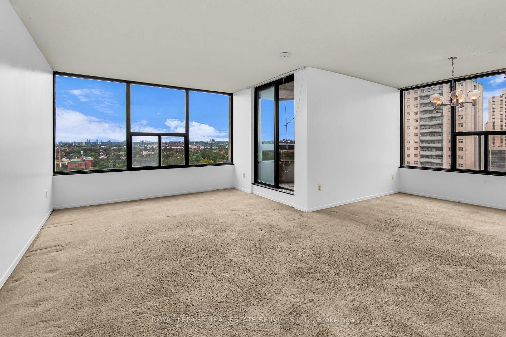 100 Quebec Avenue Unit 1811 photo 2