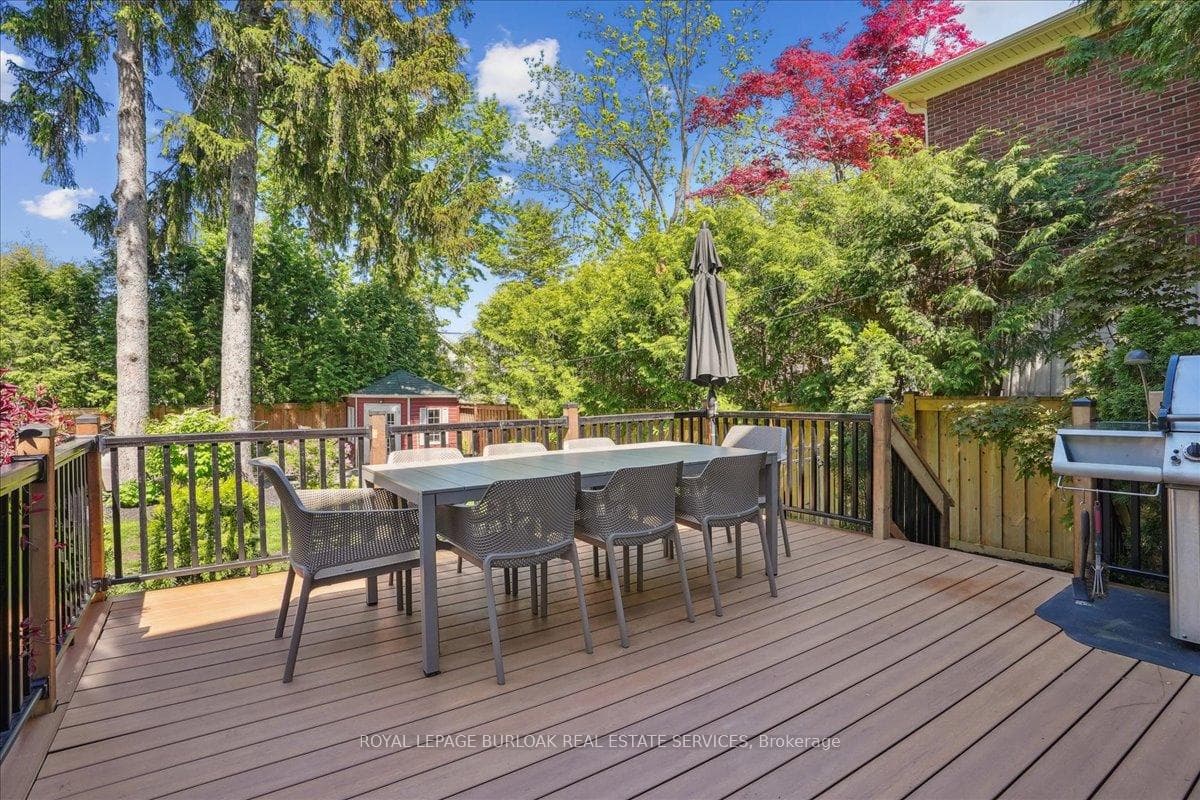387 Seneca Avenue photo 32