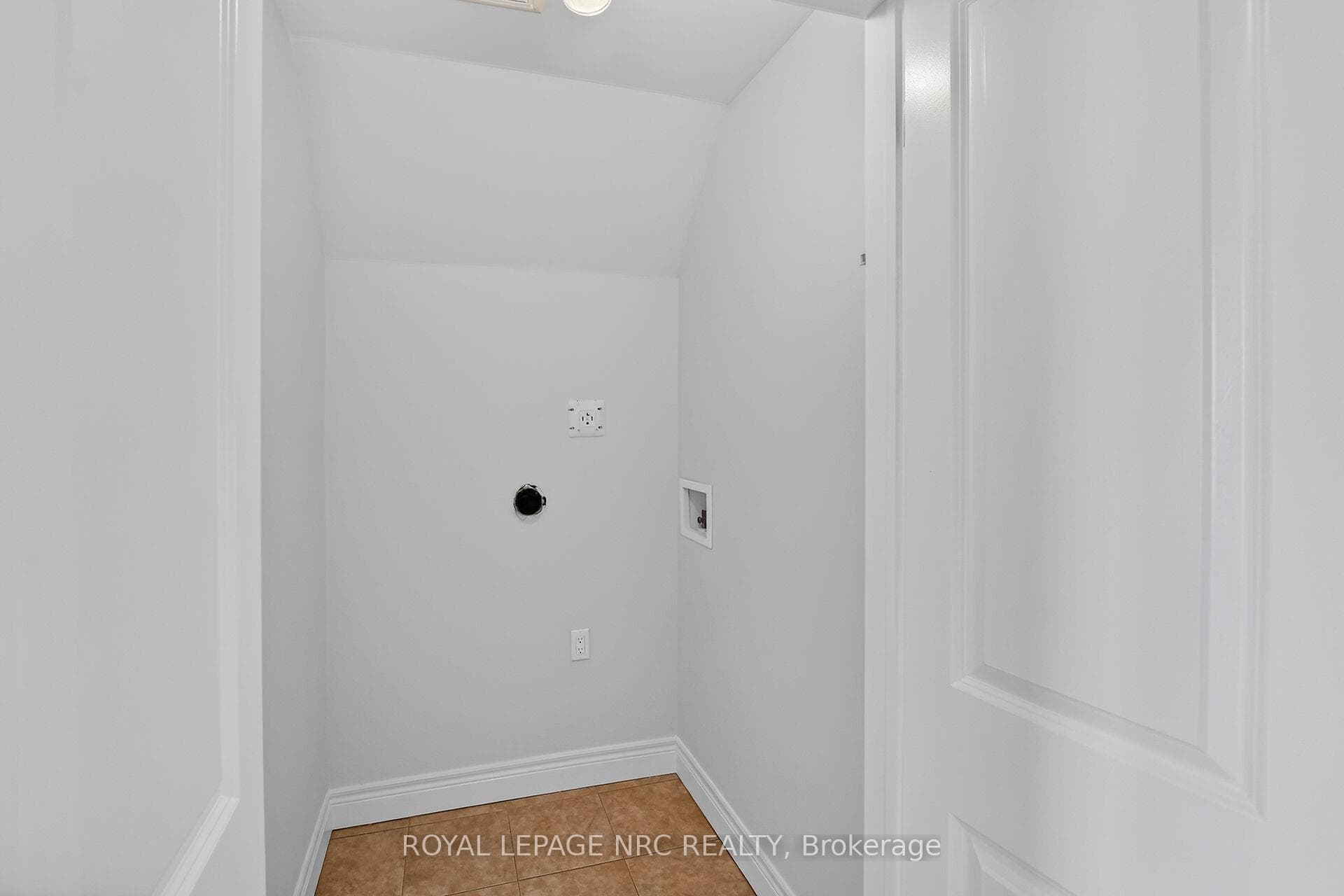 LAUNDRY CLOSET