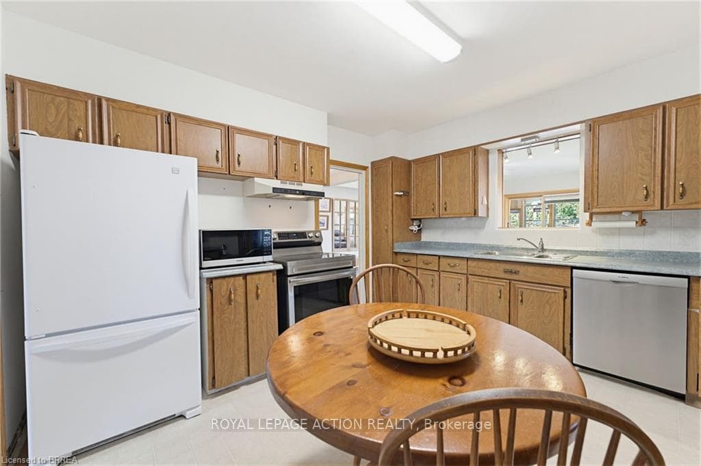 90 Henderson Avenue photo 14
