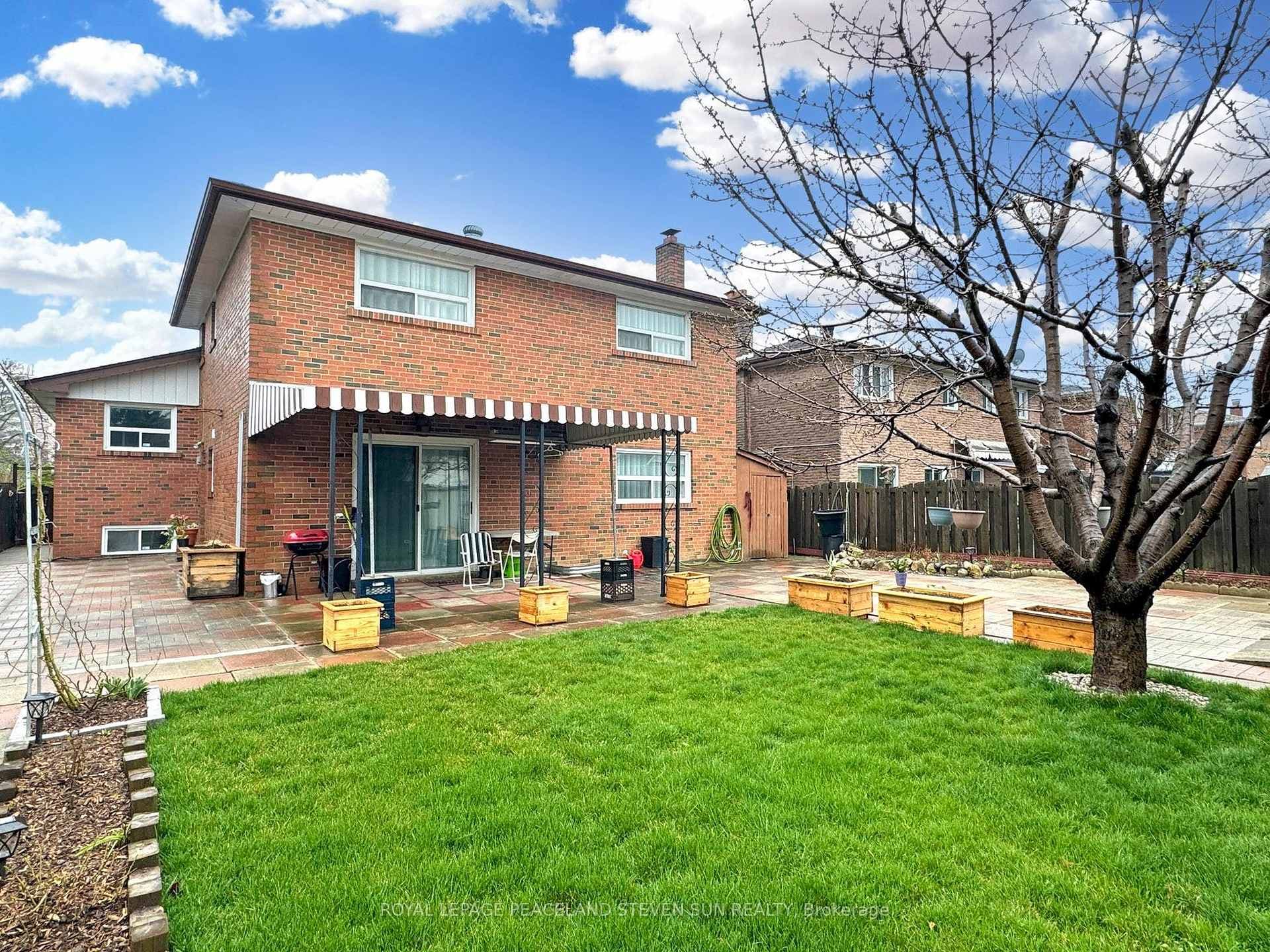 52 Bickerton Crescent photo 37