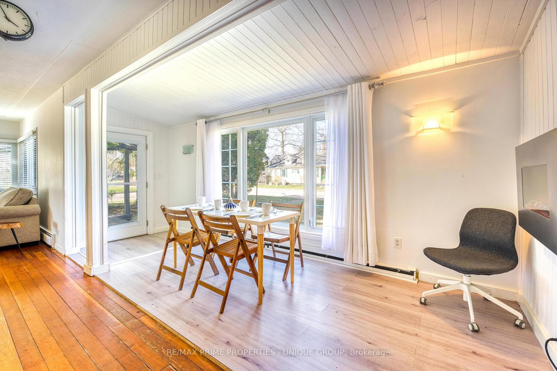 2693 John Street photo 10