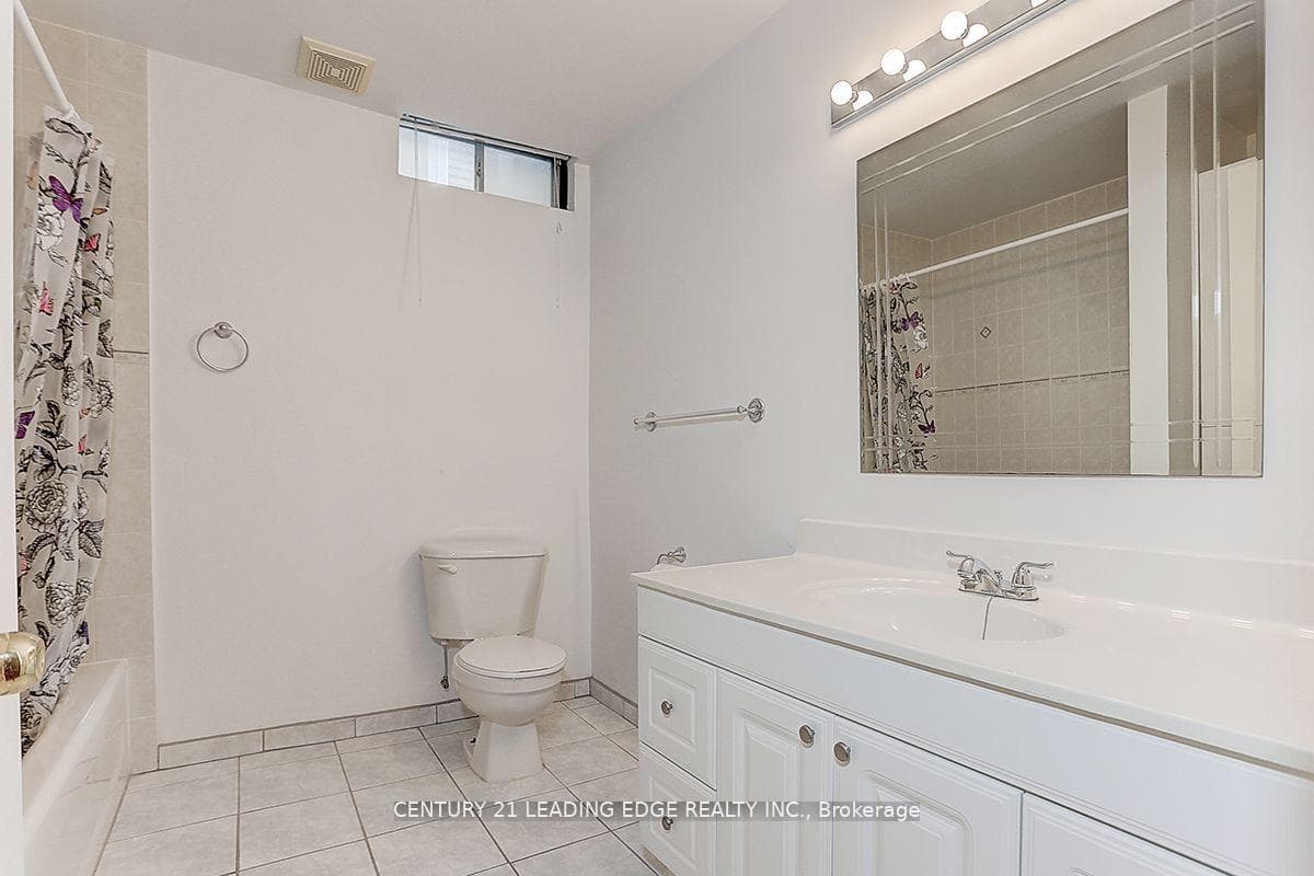 8 Ashdown Crescent photo 36