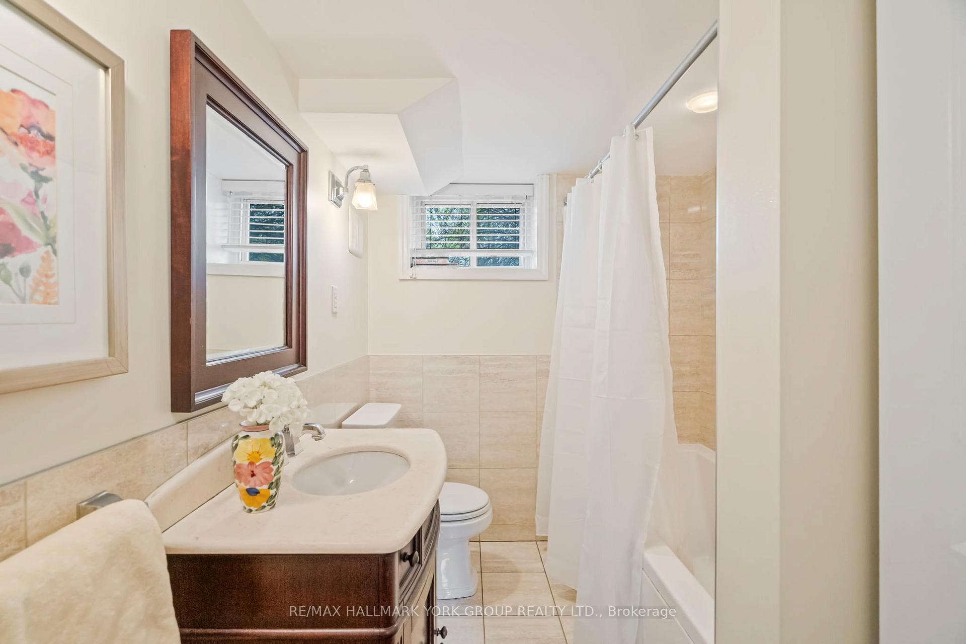 169 Clarence Street photo 25