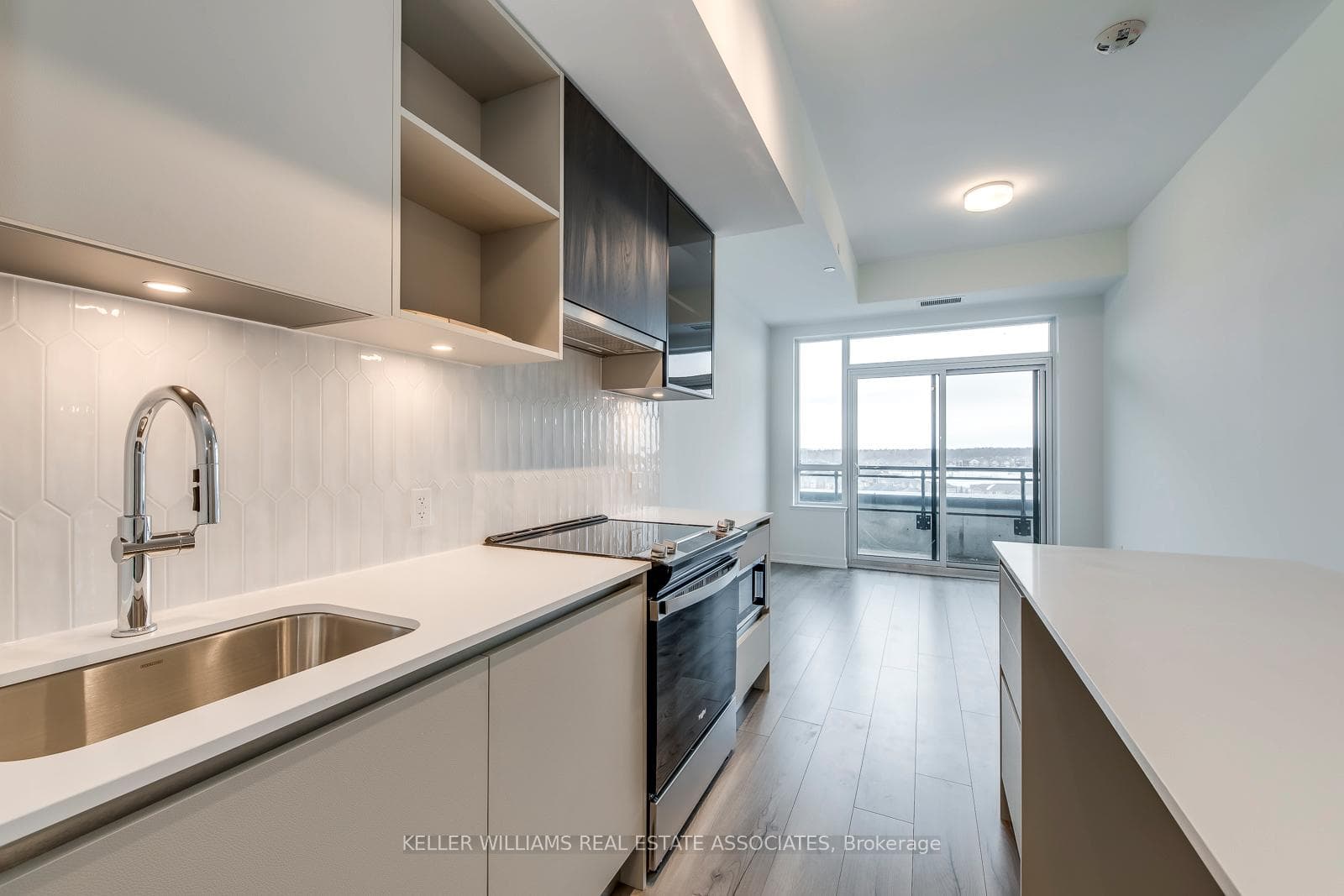 395 Dundas Street Unit LPH05 photo 12