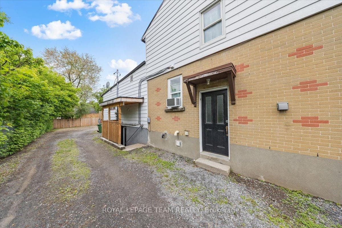 1008 ST. LAURENT Boulevard photo 4