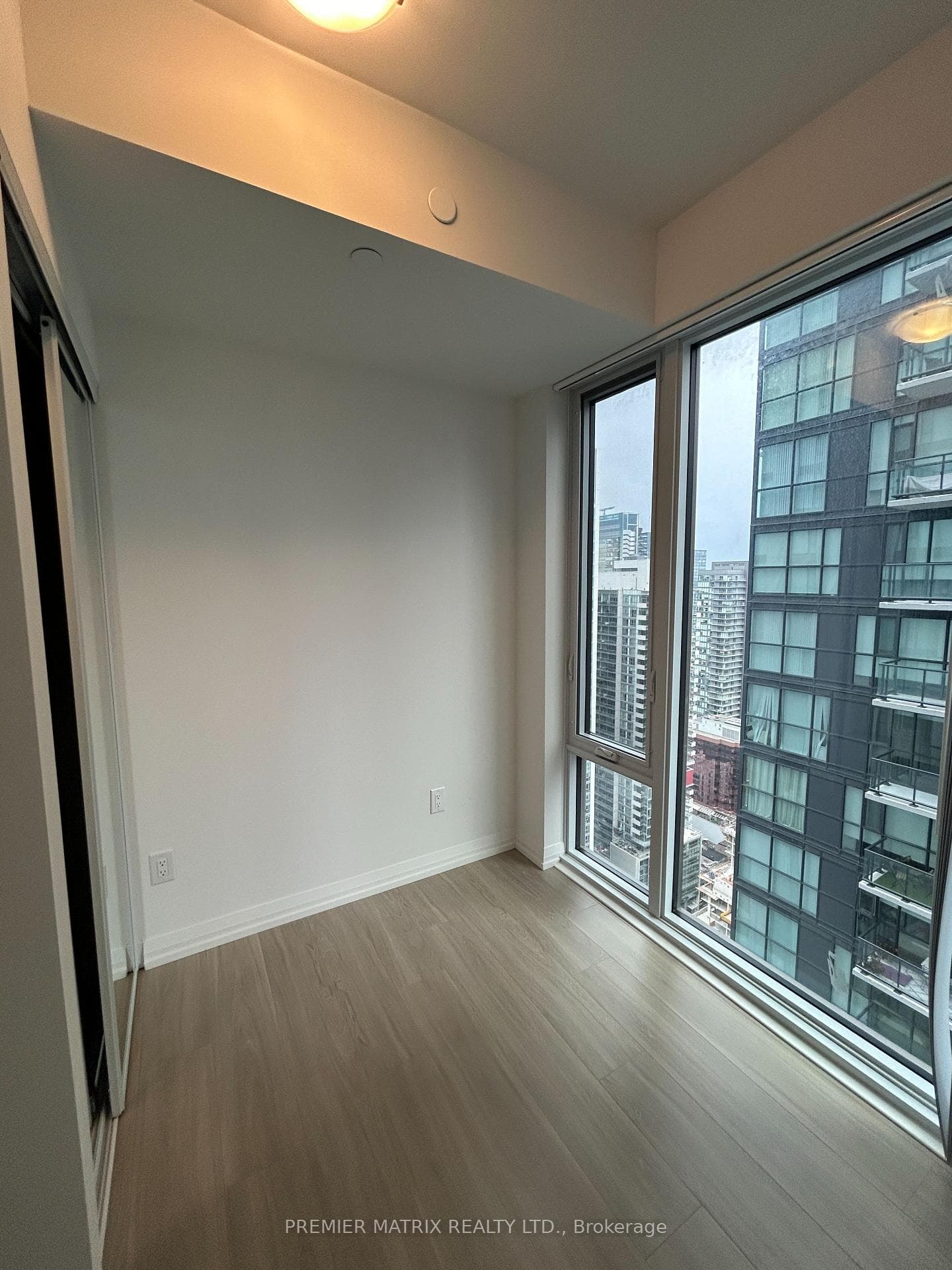 8 Widmer Street Unit 4003 photo 14
