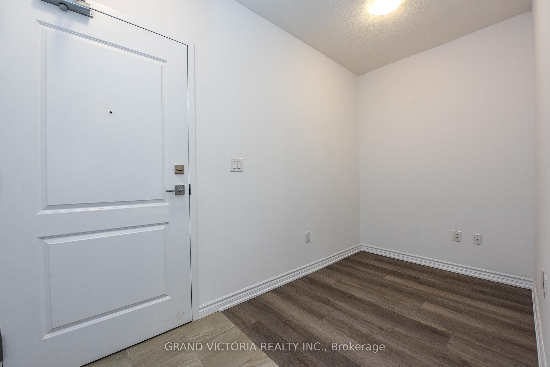 460 Dundas Street Unit 306 photo 13