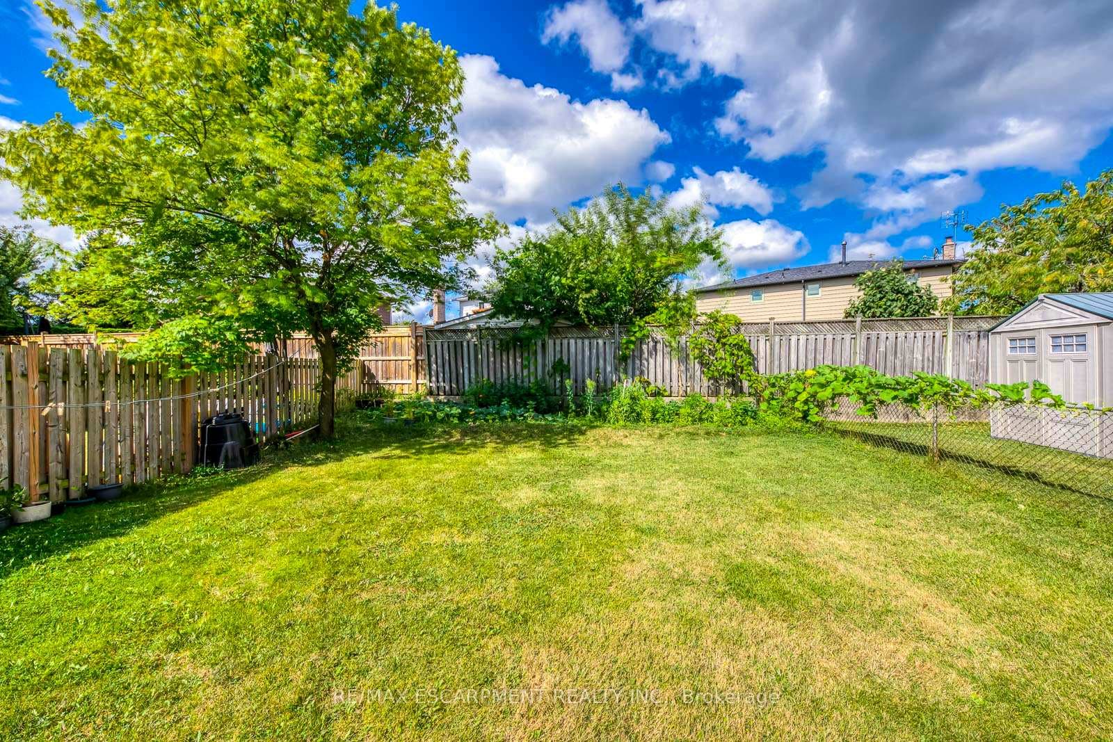 2309 Malcolm Crescent photo 42