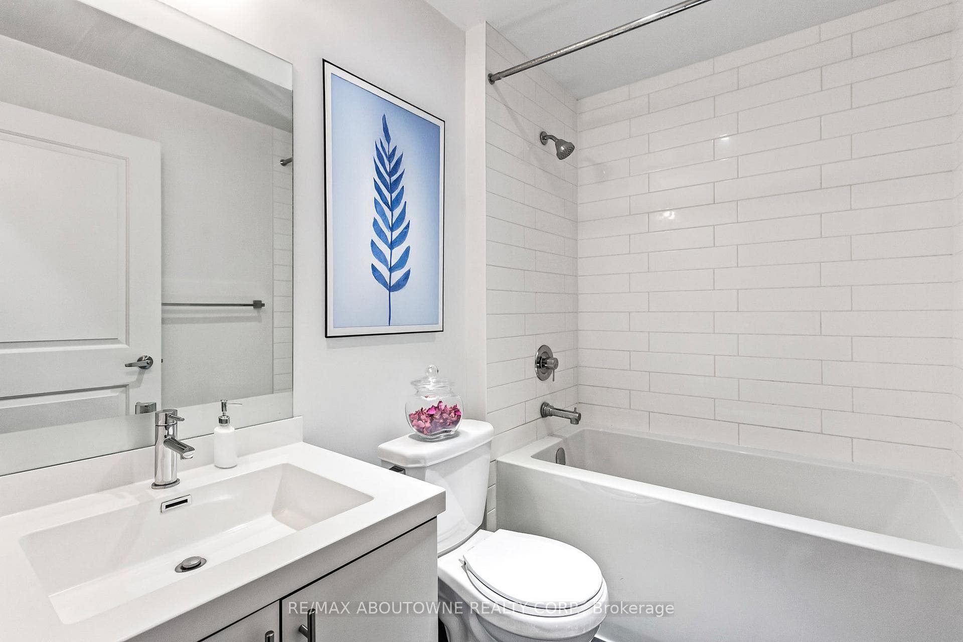 65 Speers Road Unit 1306 photo 10