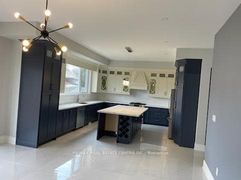 33 Twin Pauls Crescent Unit MainFlr photo 3