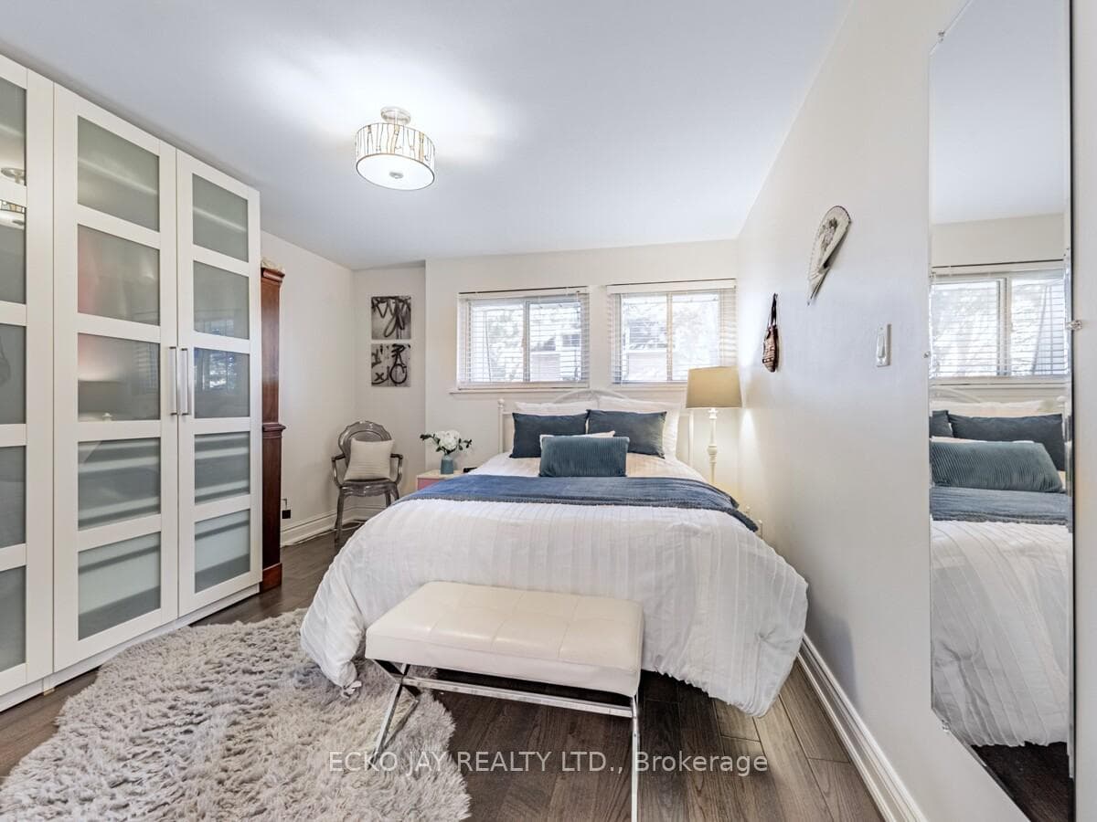 Huge Primary Bedroom w/ Closet Organizers!