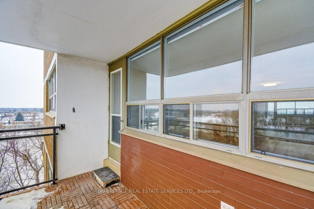 212 Kerr Street Unit 907 photo 35