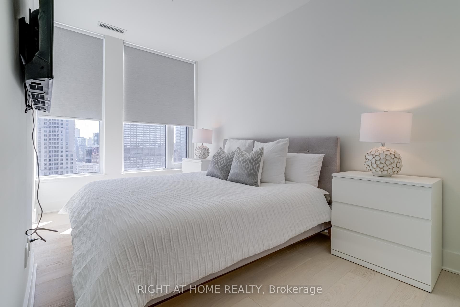 11 Yorkville Avenue Unit 2906 photo 15
