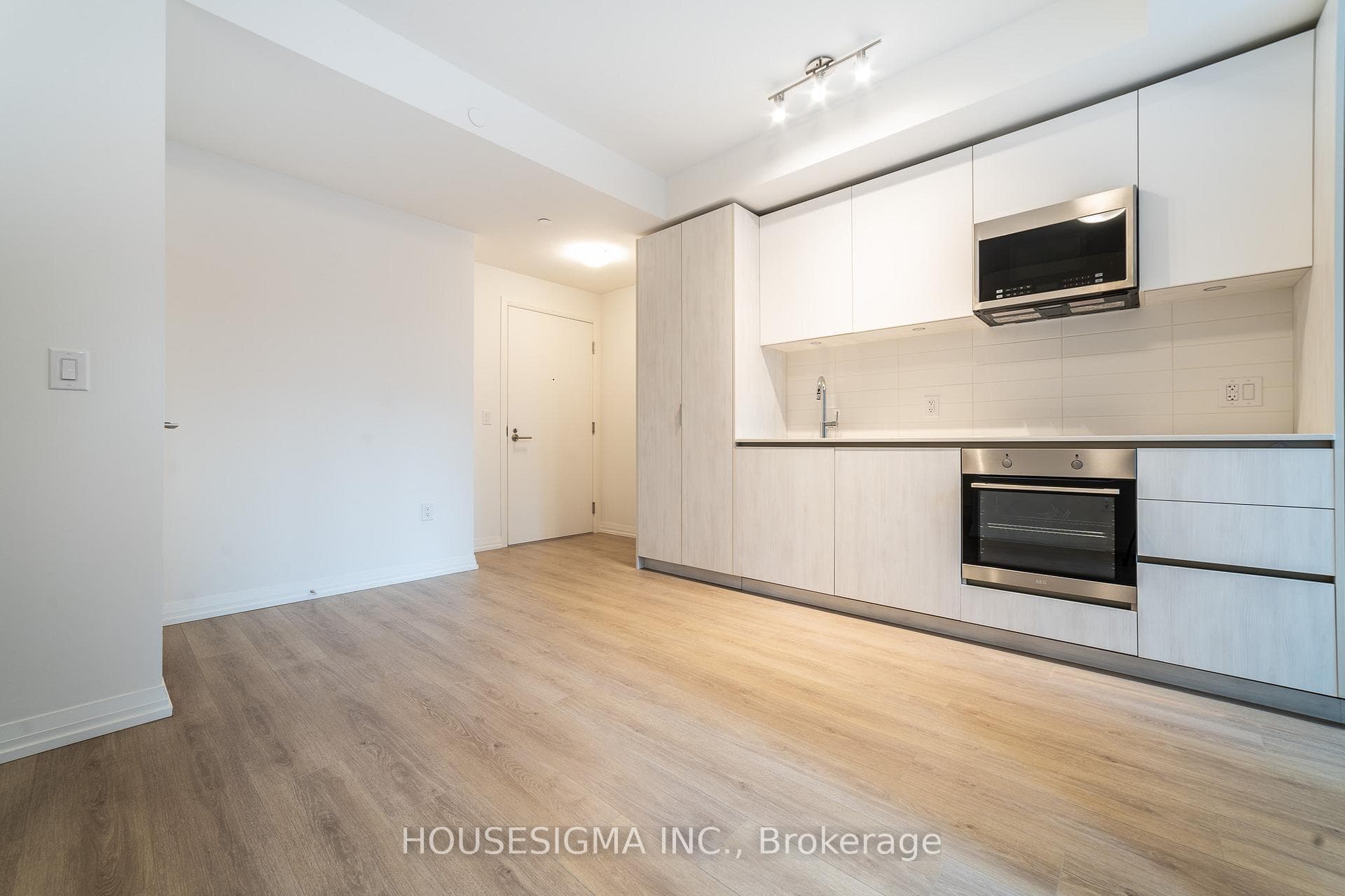 8 Widmer Street Unit 608 photo 1