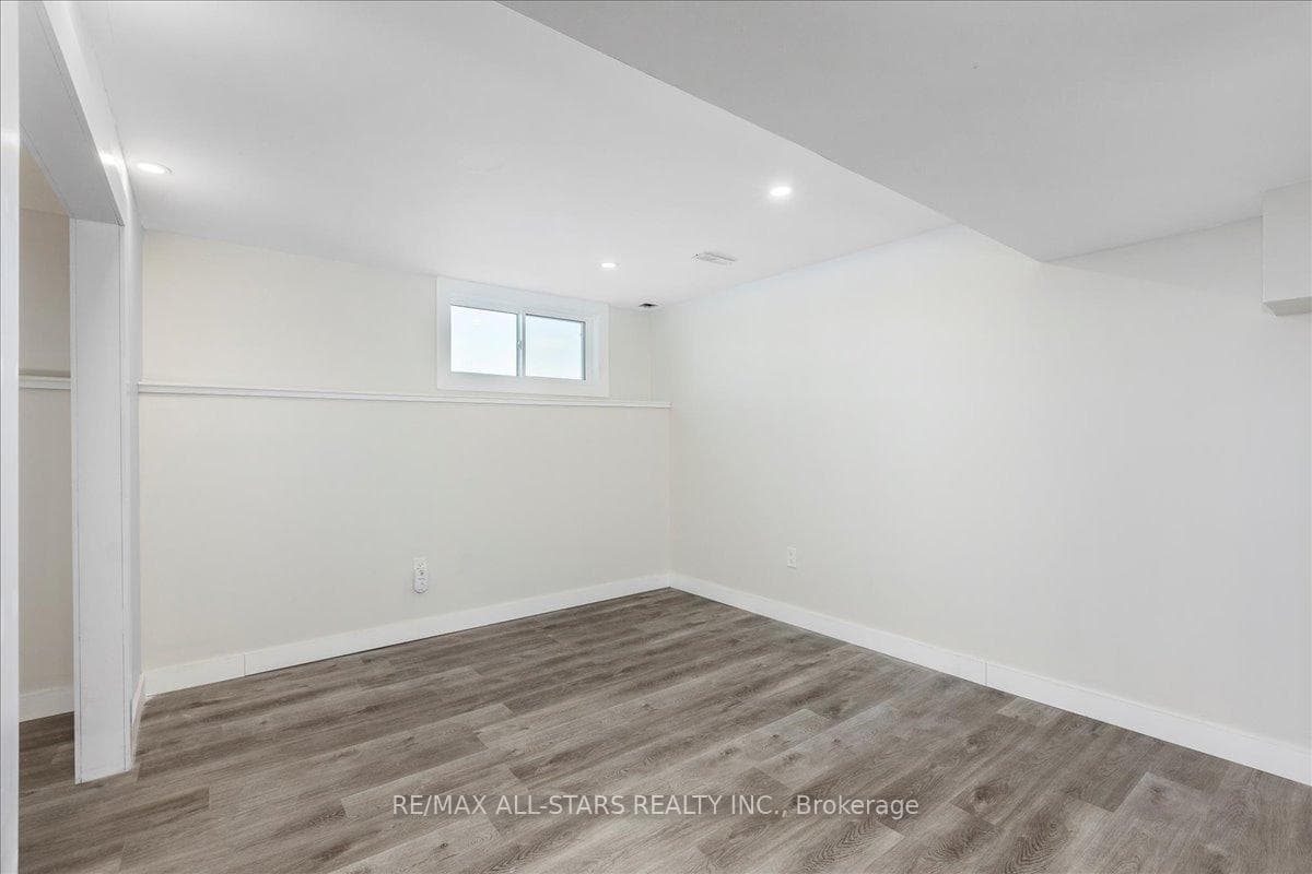 81 Douglas Drive photo 23