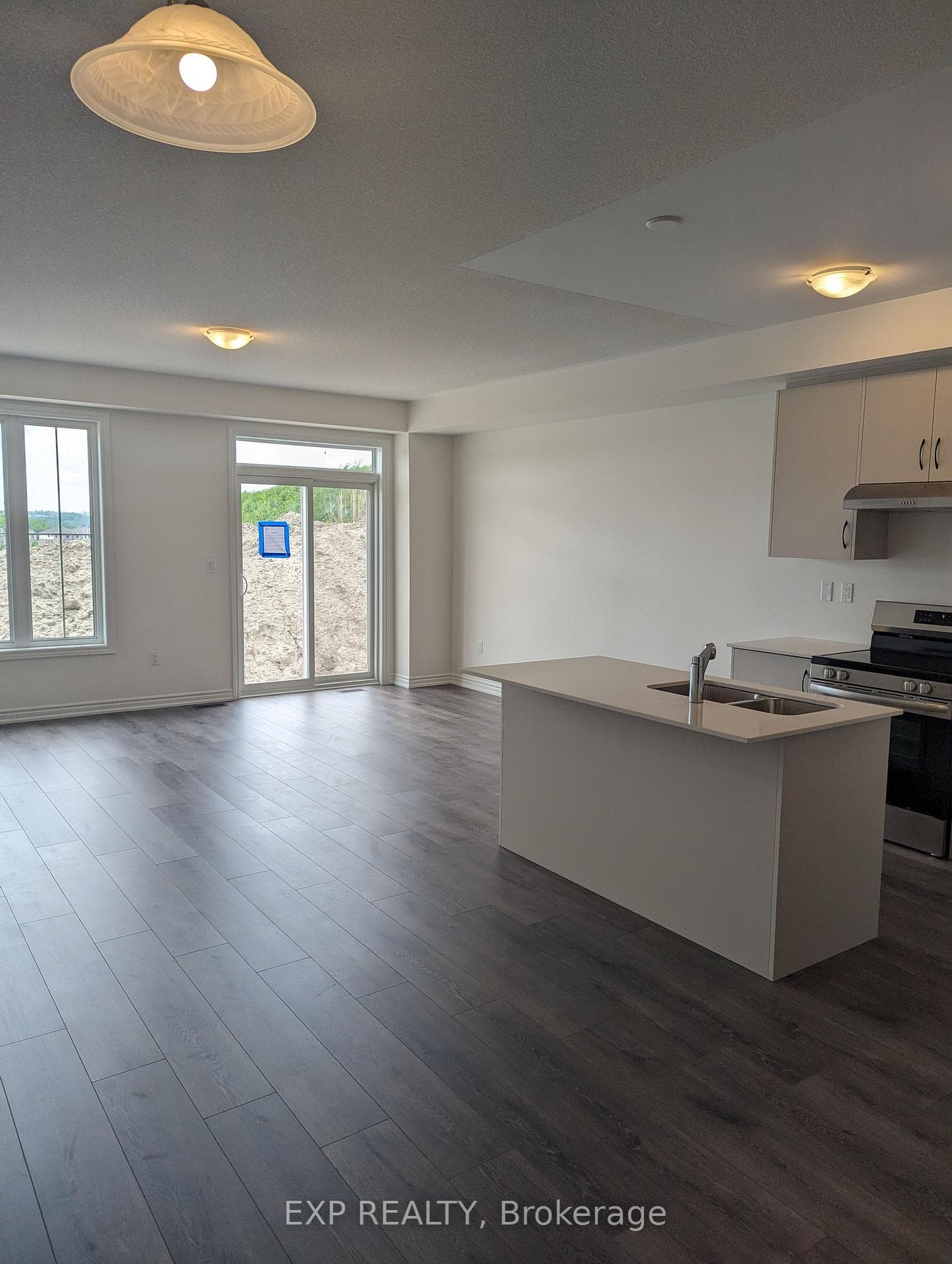 150 Greer Street photo 8