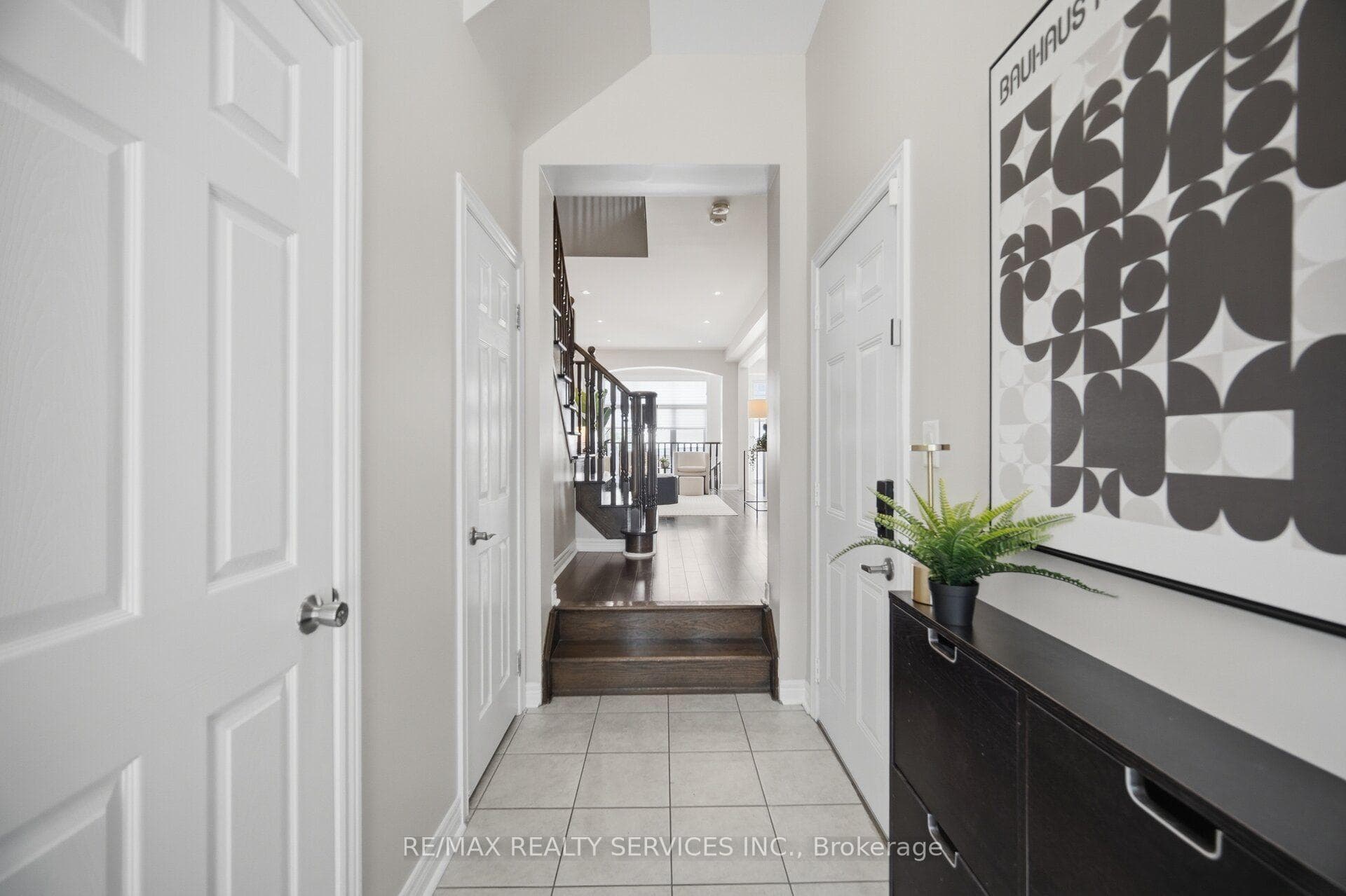 54 Losino Street photo 9