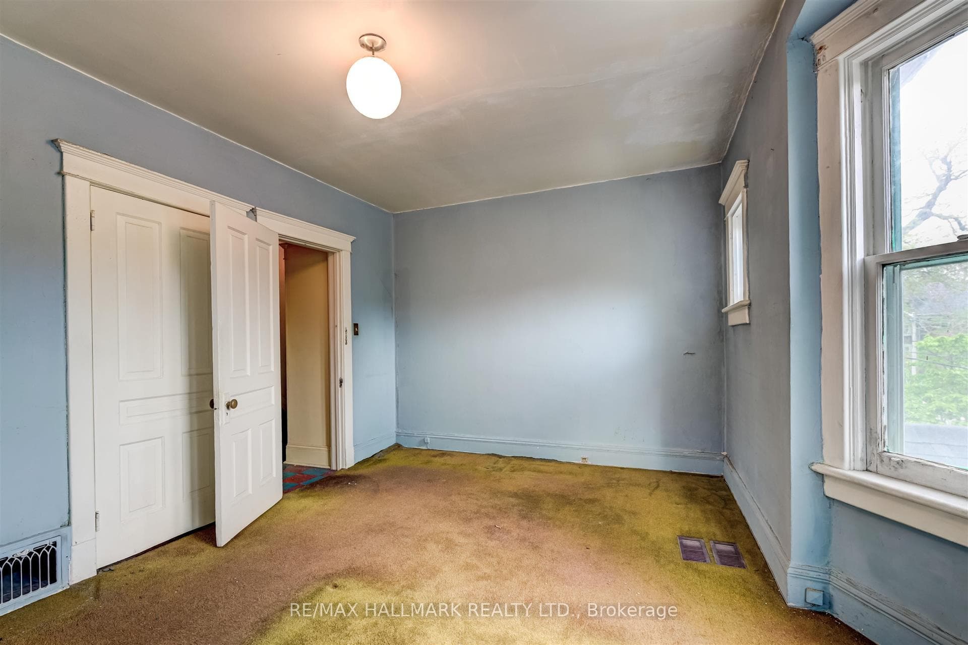 11 Victor Avenue photo 17