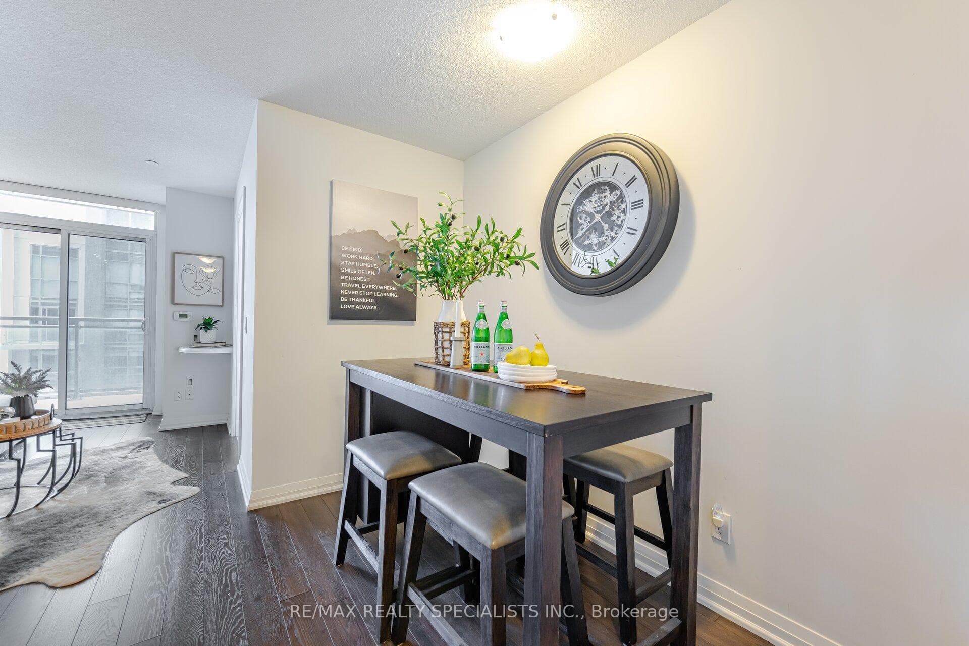30 Meadowglen Place Unit 1609 photo 8