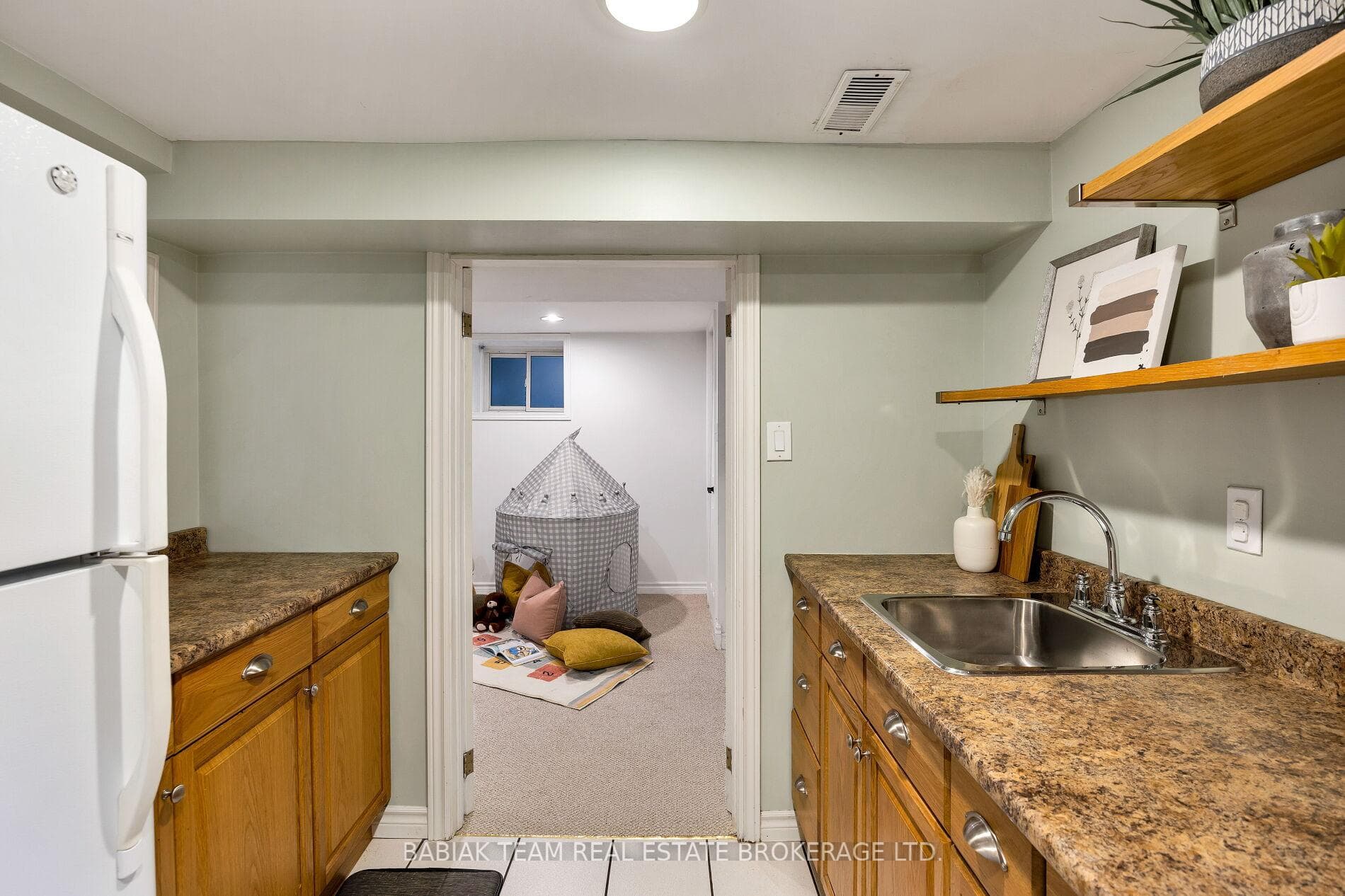 122 Colbeck Street photo 34