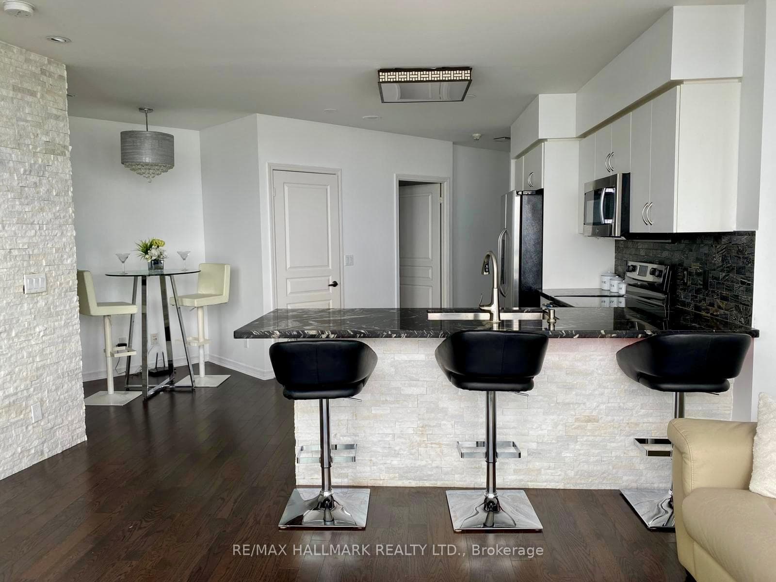 2240 Lake Shore Boulevard Unit 3208 photo 3