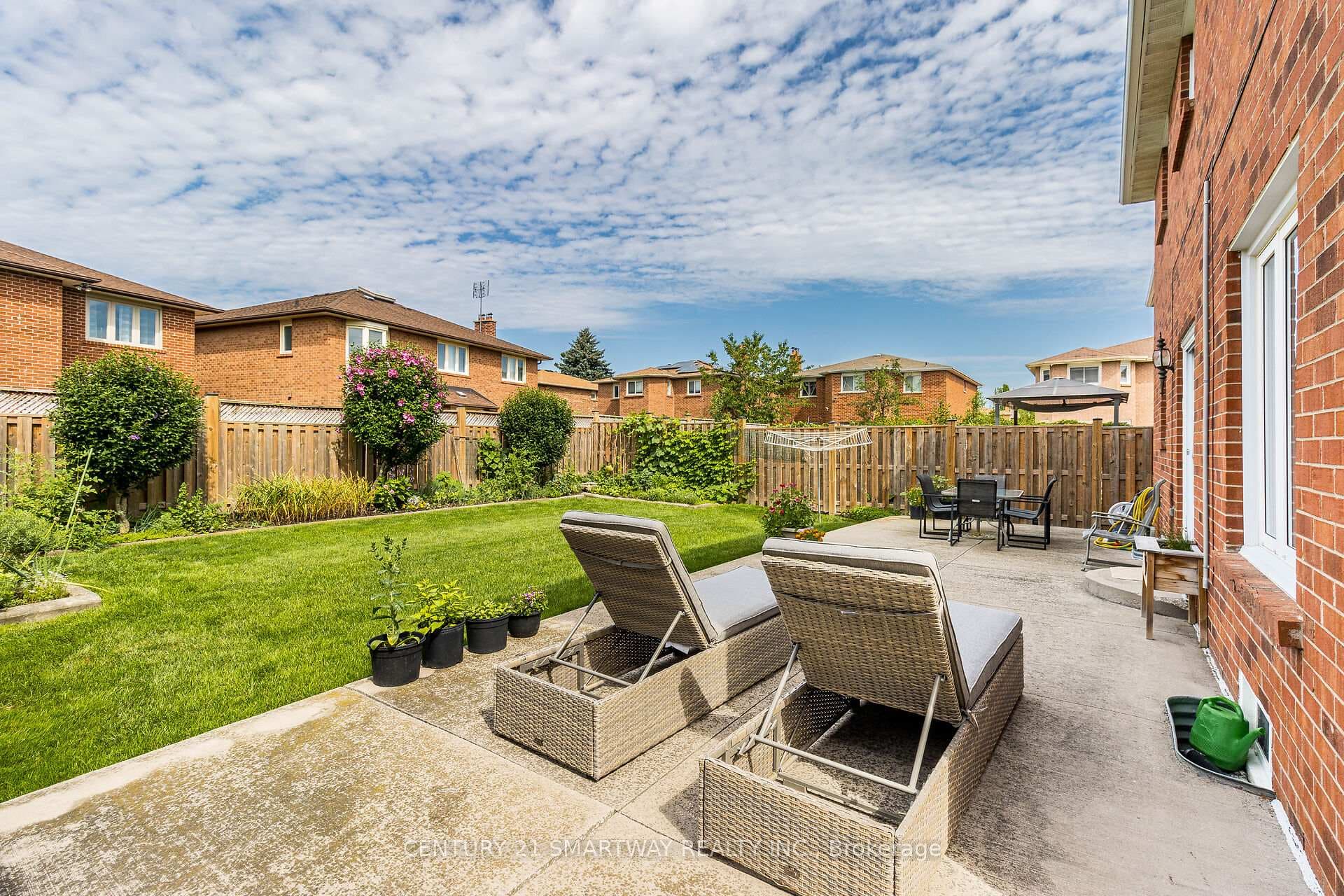 177 Butterfield Crescent photo 39