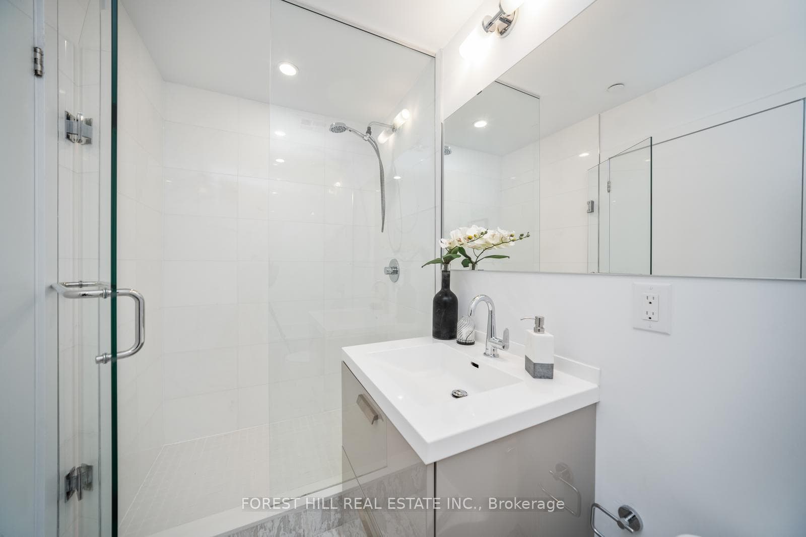 WALK-IN SHOWER