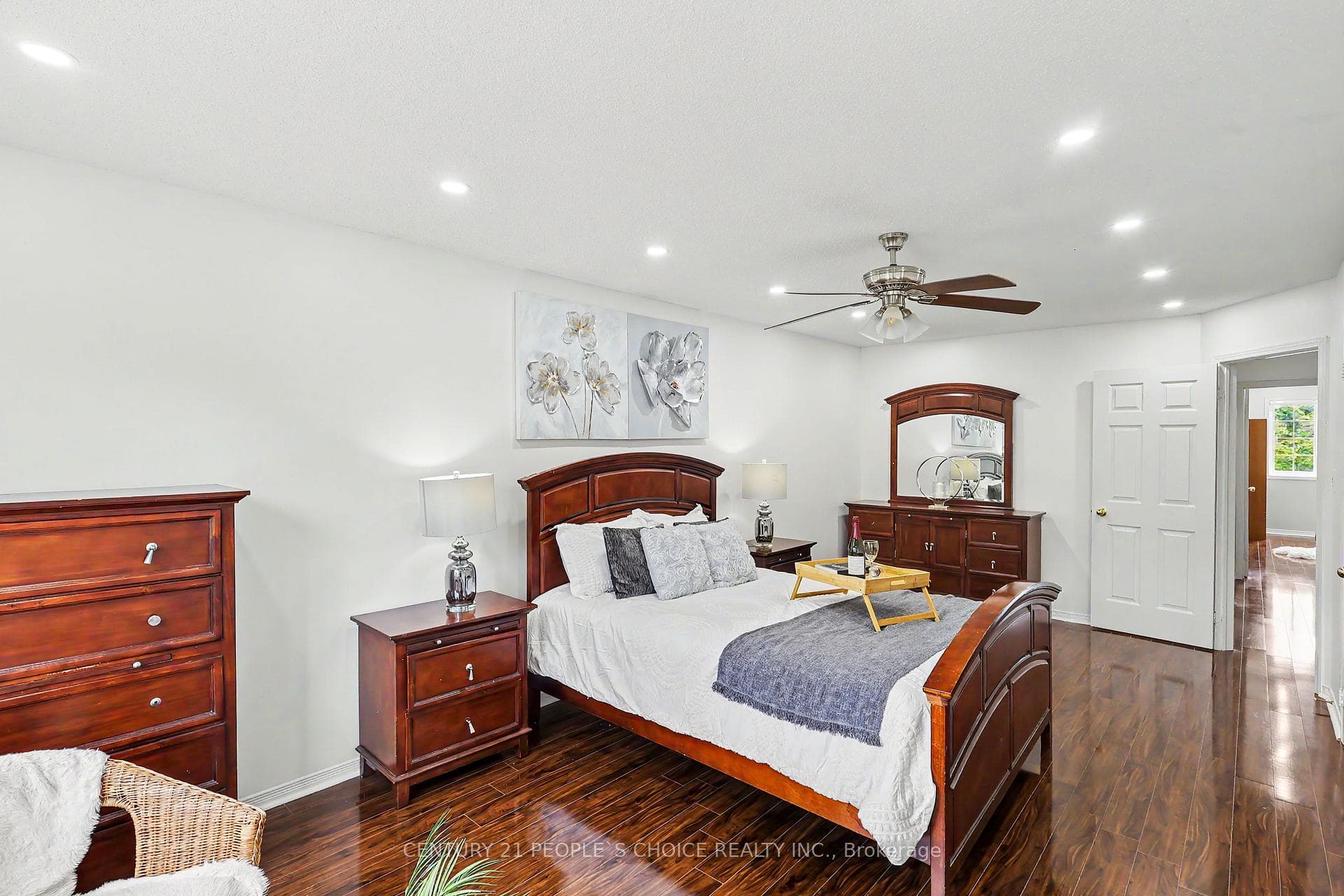 Laminate flooring & pot lights