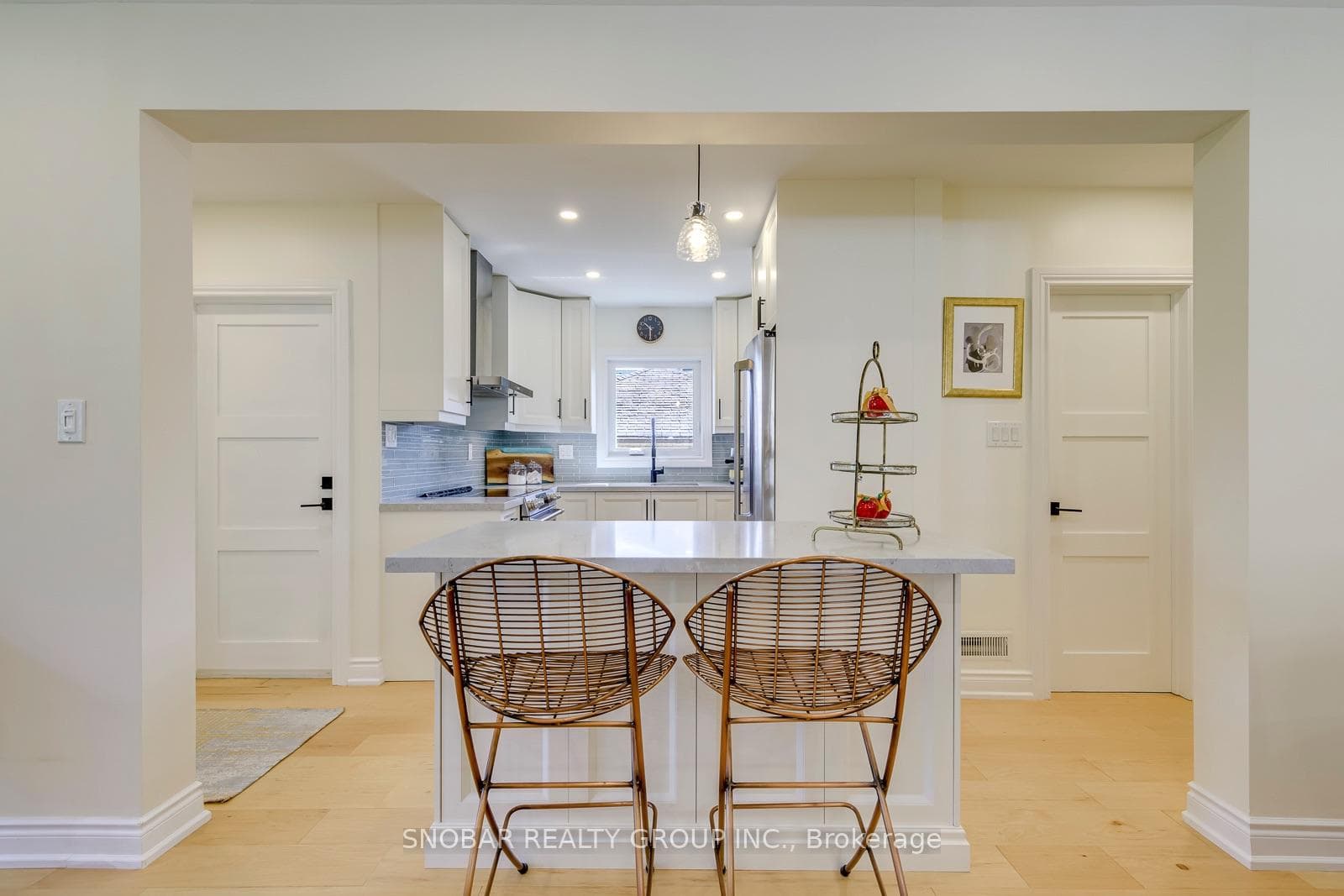 2257 Lawrence Avenue photo 3