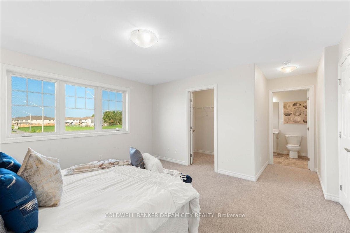 129 Essex Drive photo 22