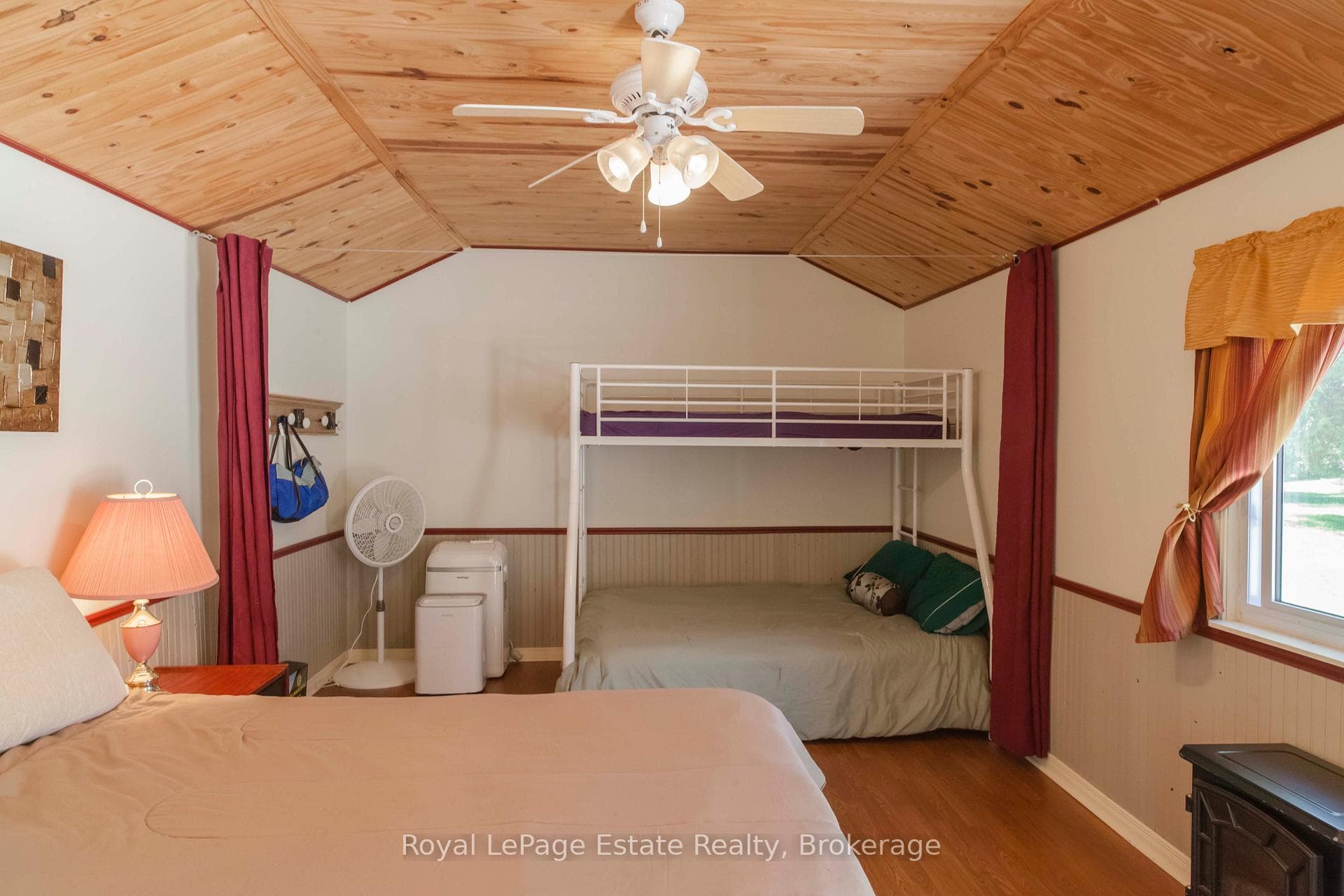 326 Lindsay Street photo 40